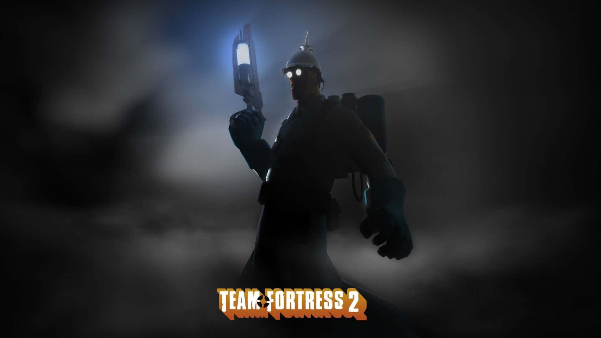 1920x1080 Tf2 桌布 壁紙 — 一個戴著頭盔和護目鏡的剪影士兵，在黑暗迷霧背景中手持發光武器，並帶有「Team Fortress 2」標誌。