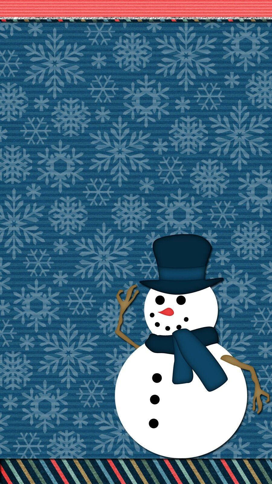 雪人 桌布 壁紙 — 一個戴著高帽和圍巾的開心卡通雪人，站在藍色雪花圖案背景前。