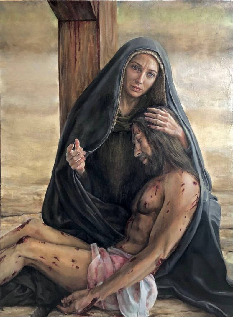 Mary 桌布 壁紙 — 一個戴著黑色面紗的悲傷女人，在木十字架腳下懷抱著一個血淋淋、垂死的男人。