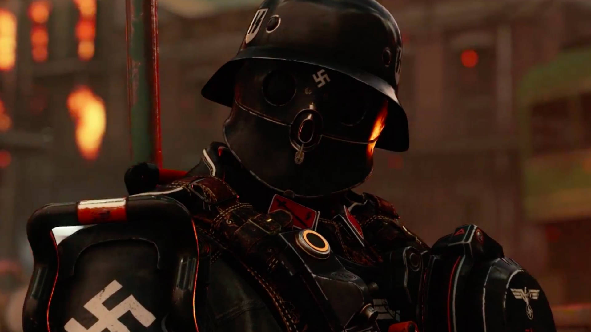 Wolfenstein 桌布 壁紙 — 一個戴著黑色頭盔和防毒面具的威脅性裝甲士兵站在燃燒的城市廢墟中，背景有熾熱的橙色火焰。