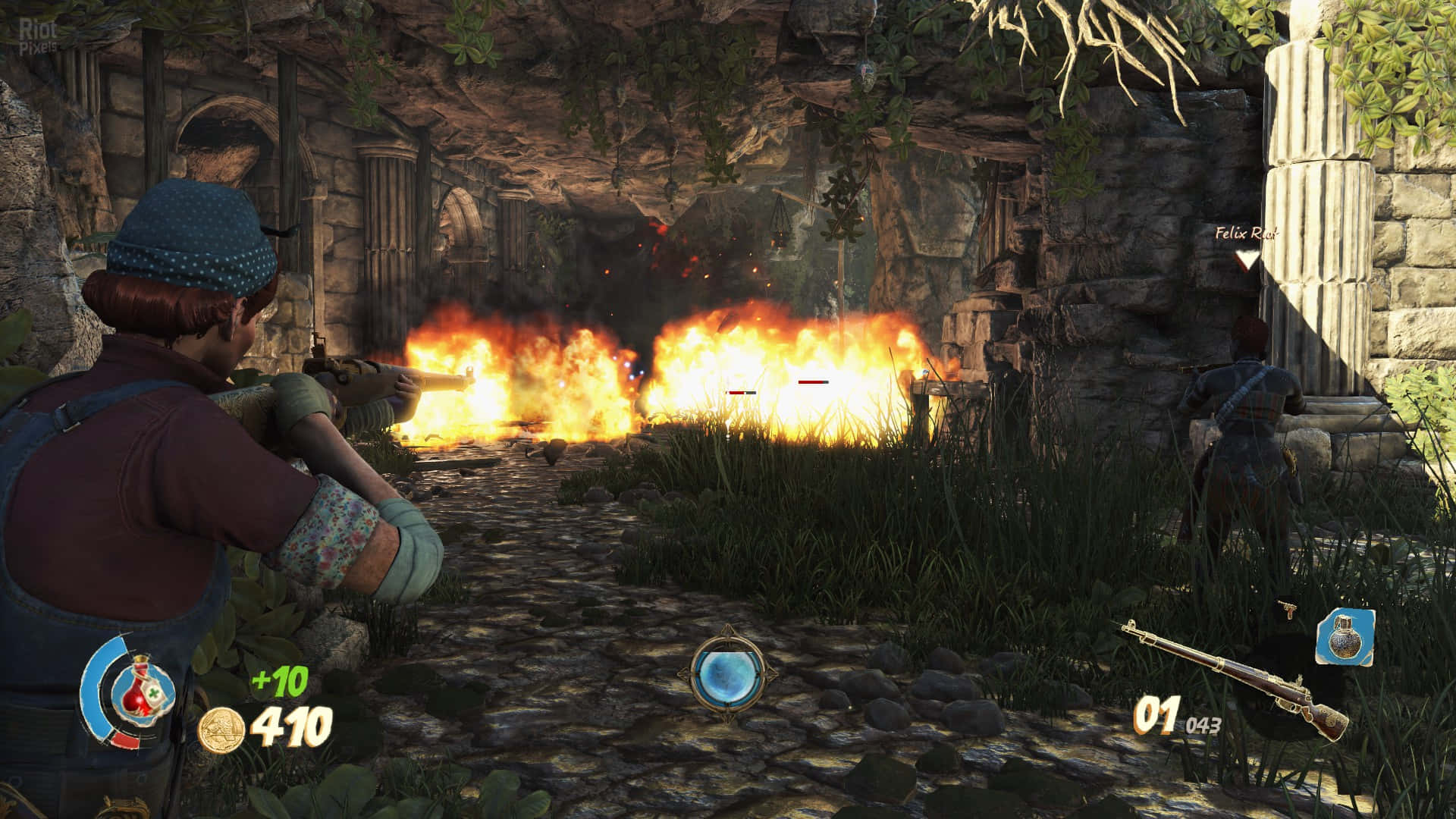 1920x1080 Strange Brigade 桌布 壁紙 — 一個戴藍色帽子的角色在一個被綠植環繞的石頭廢墟中向爆炸開火。