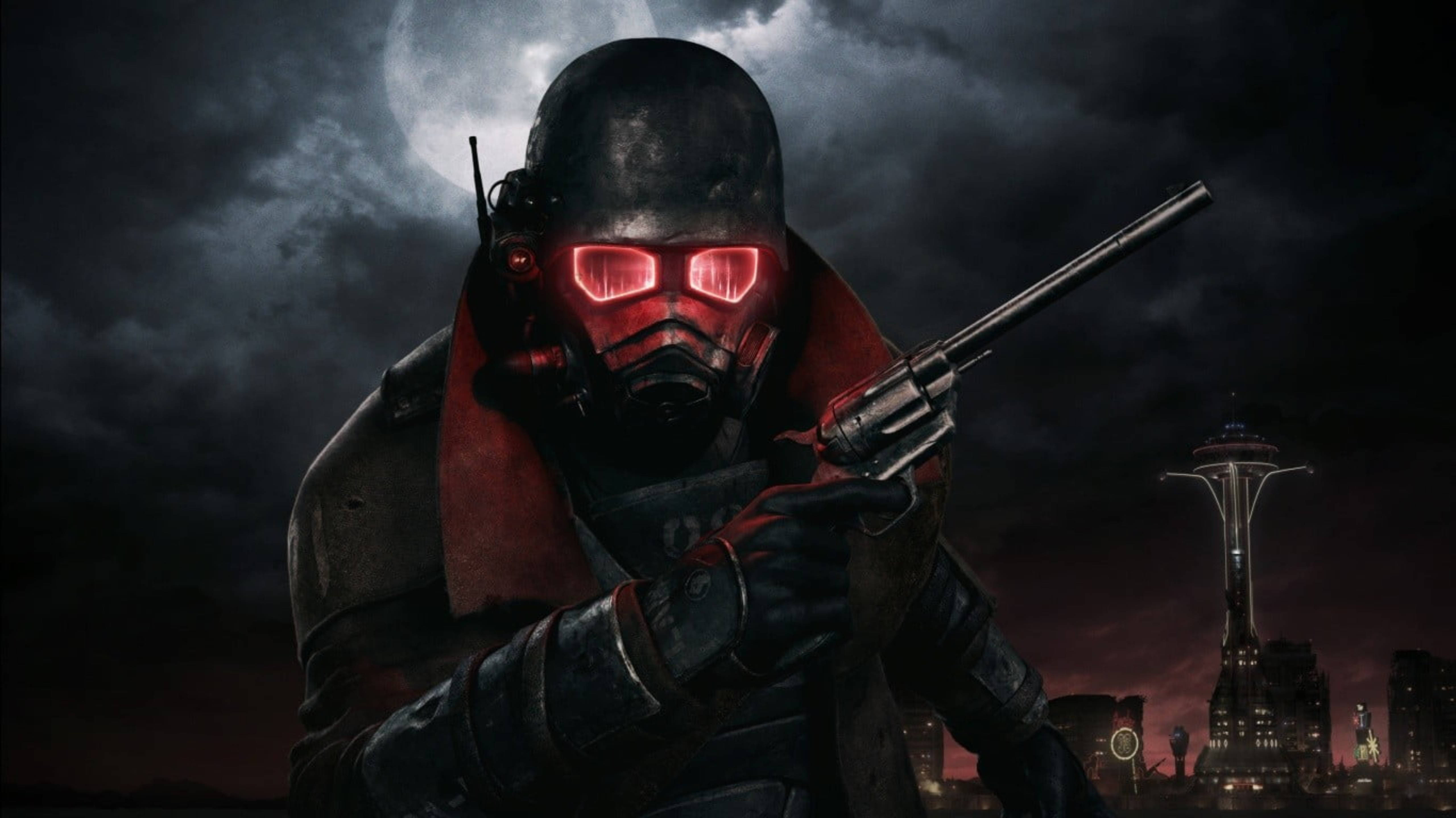 Fallout 4 桌布 壁紙 — 一個戴面具、眼睛發出紅光的角色，在滿月下以黑暗城市天際線為背景，手持左輪手槍。
