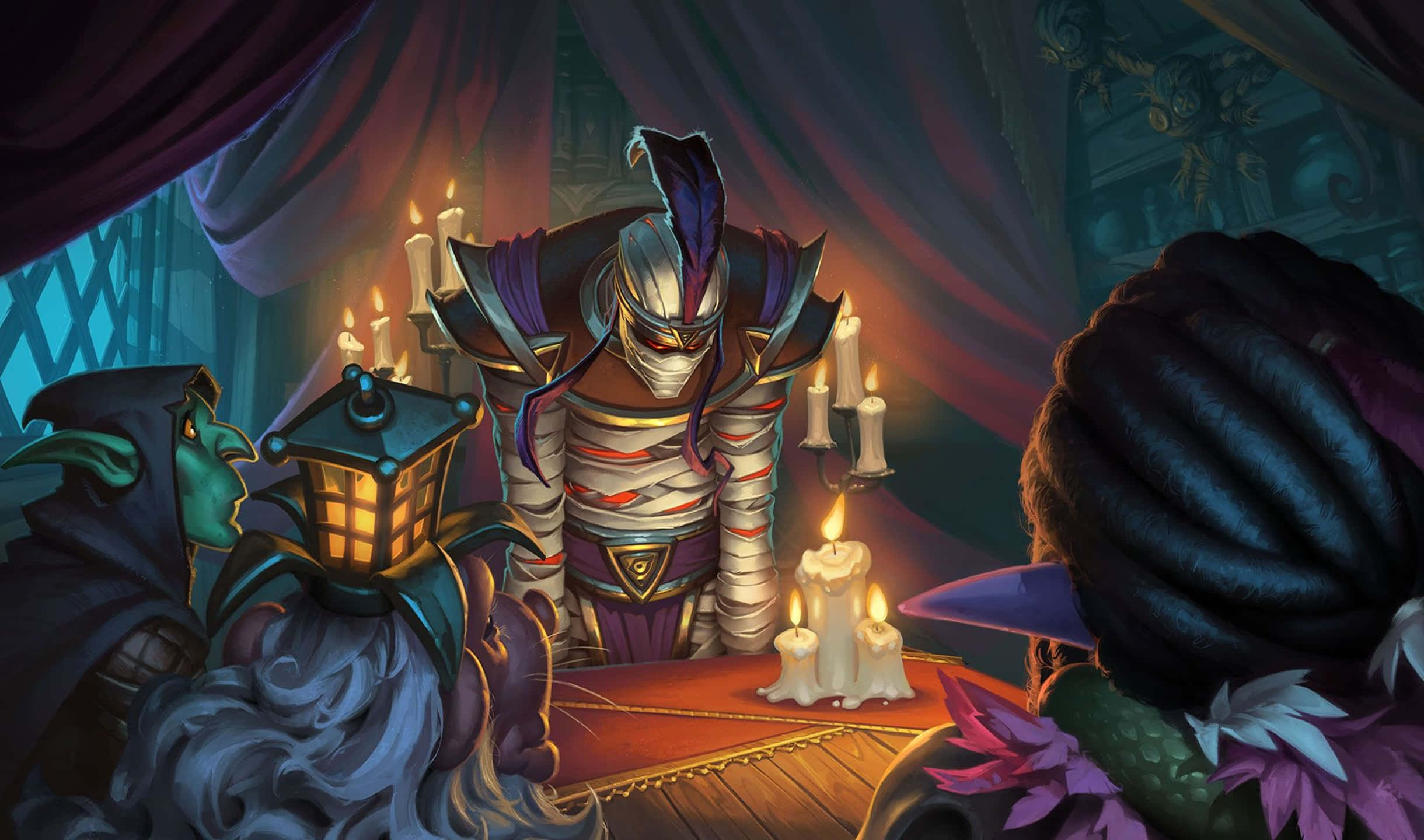 2440x1440 Hearthstone 桌布 壁紙 — 一個戴面具的木乃伊戰士莊嚴地站在一張燭光照亮的桌子旁，身處一個燈光昏暗、裝飾華麗、掛有紫色窗簾的房間，有兩個人物在觀察。