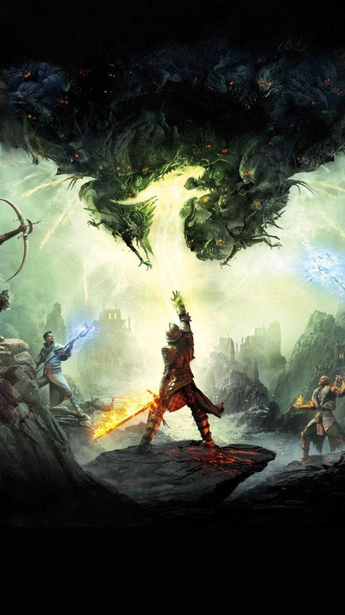 Inquisition 桌布 壁紙 — 一個手持火焰劍的戰士挑釁地站在懸崖上，而一個巨大的綠色怪物帶著發光的眼睛在他頭頂盤旋。