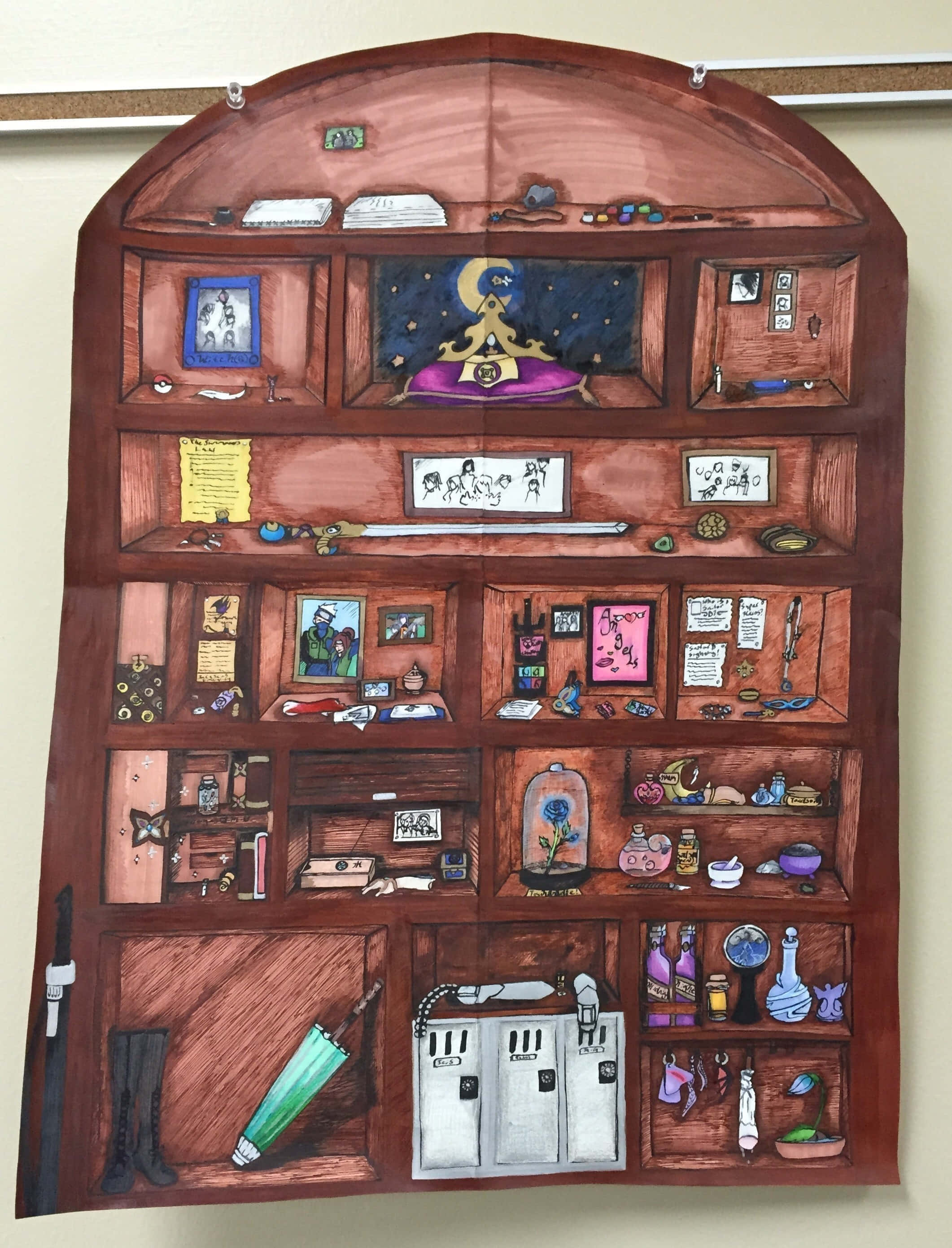 書本 桌布 壁紙 — 一個手繪插圖，展示一個木製櫥櫃，裡面裝滿了各種各樣的物品，如照片、書籍、藥水和一把劍。