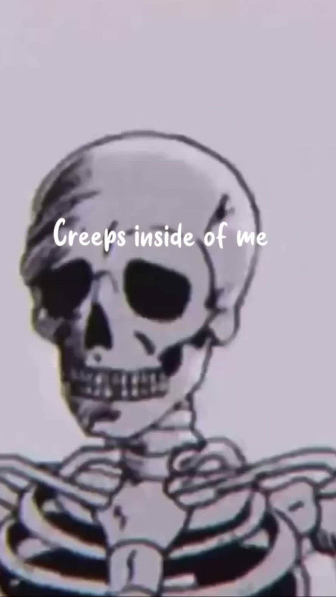 Skeleton Meme 桌布 壁紙 — 一個手繪骷髏，上面有文字 creeps inside of me，背景為淡紫色。