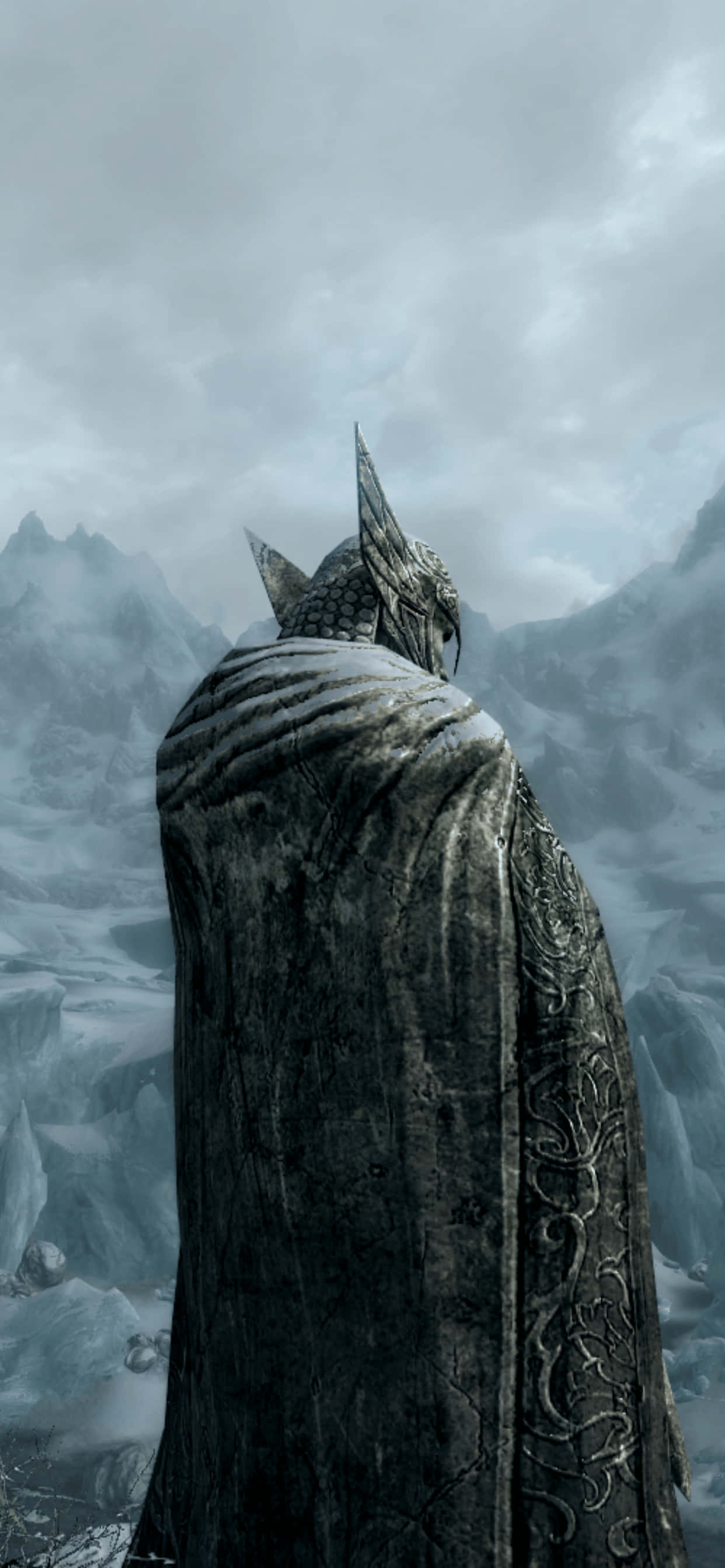 iPhone Xs Max The Talos Principle 桌布 壁紙 — 一個披著斗篷、戴著角盔的裝甲身影，站在白雪覆蓋的山頂上，俯瞰著風暴肆虐的灰色天空。
