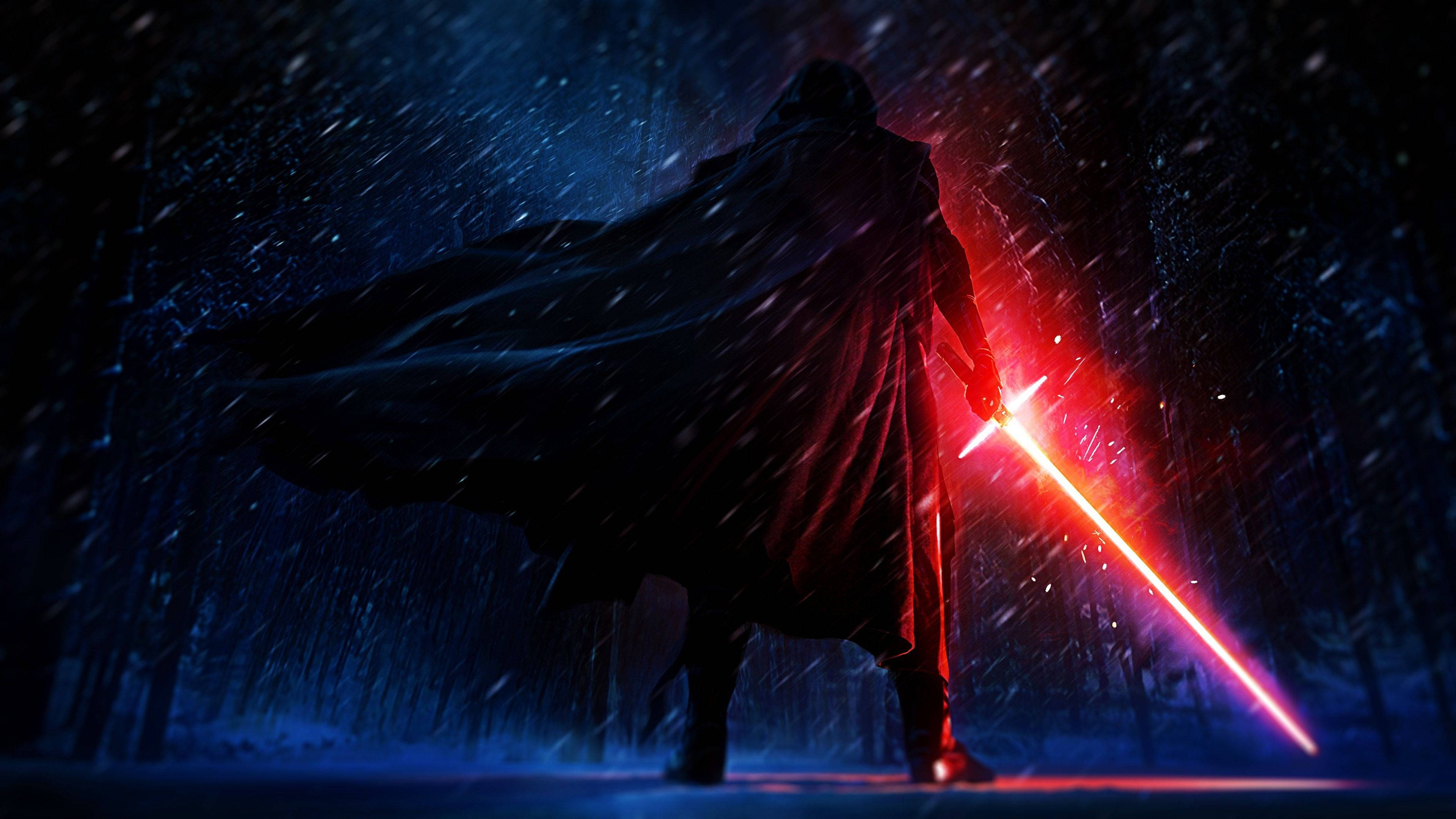 Kylo Ren 桌布 壁紙 — 一個披著斗篷的身影在雪夜森林中揮舞著發光的紅色光劍，雪花飄落。