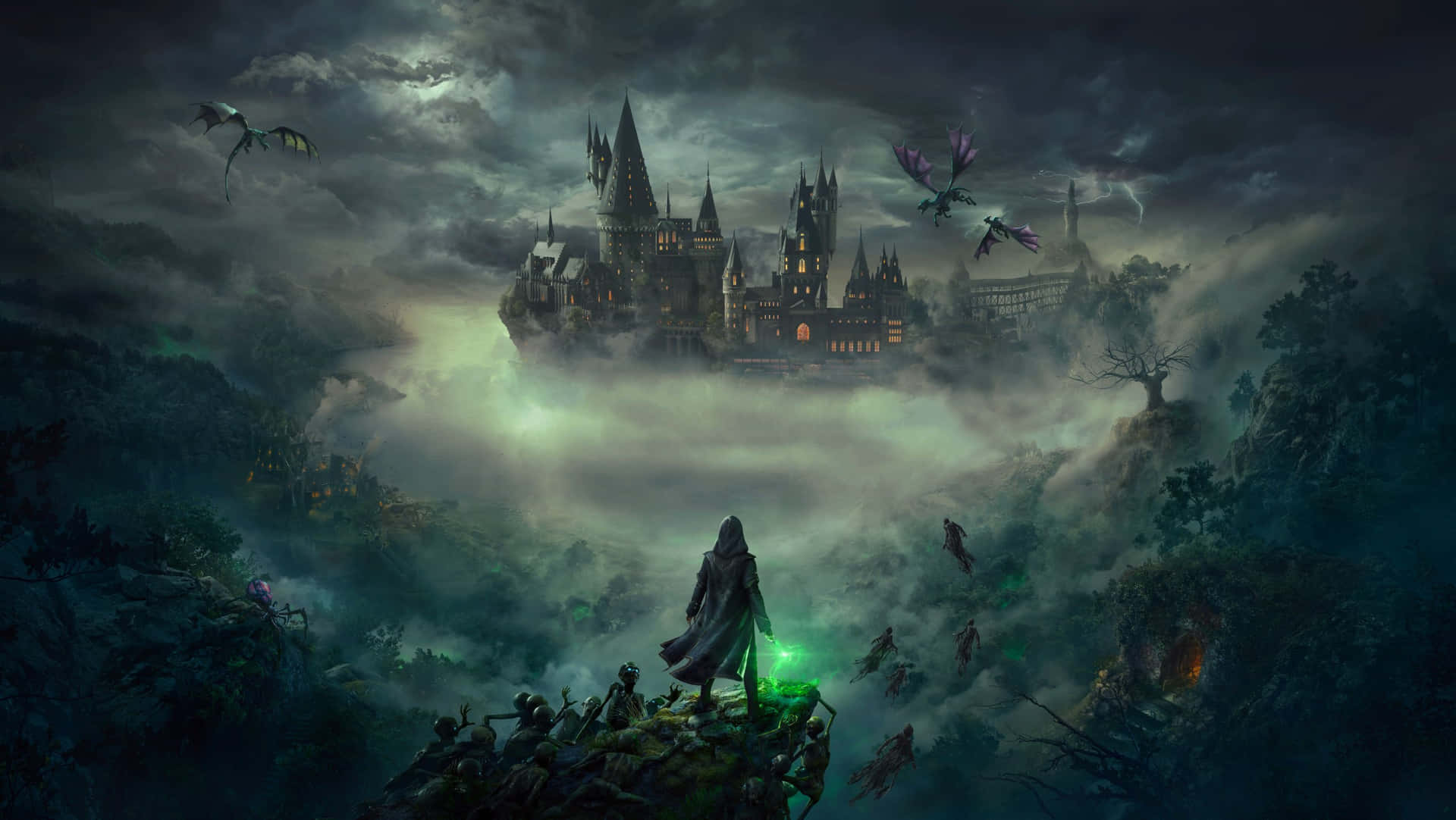 Hogwarts 桌布 壁紙 — 一個披著斗篷的身影站在懸崖上，俯瞰著一座霧氣繚繞、窗戶發光的城堡，而龍在暴風雨的天空中翱翔。