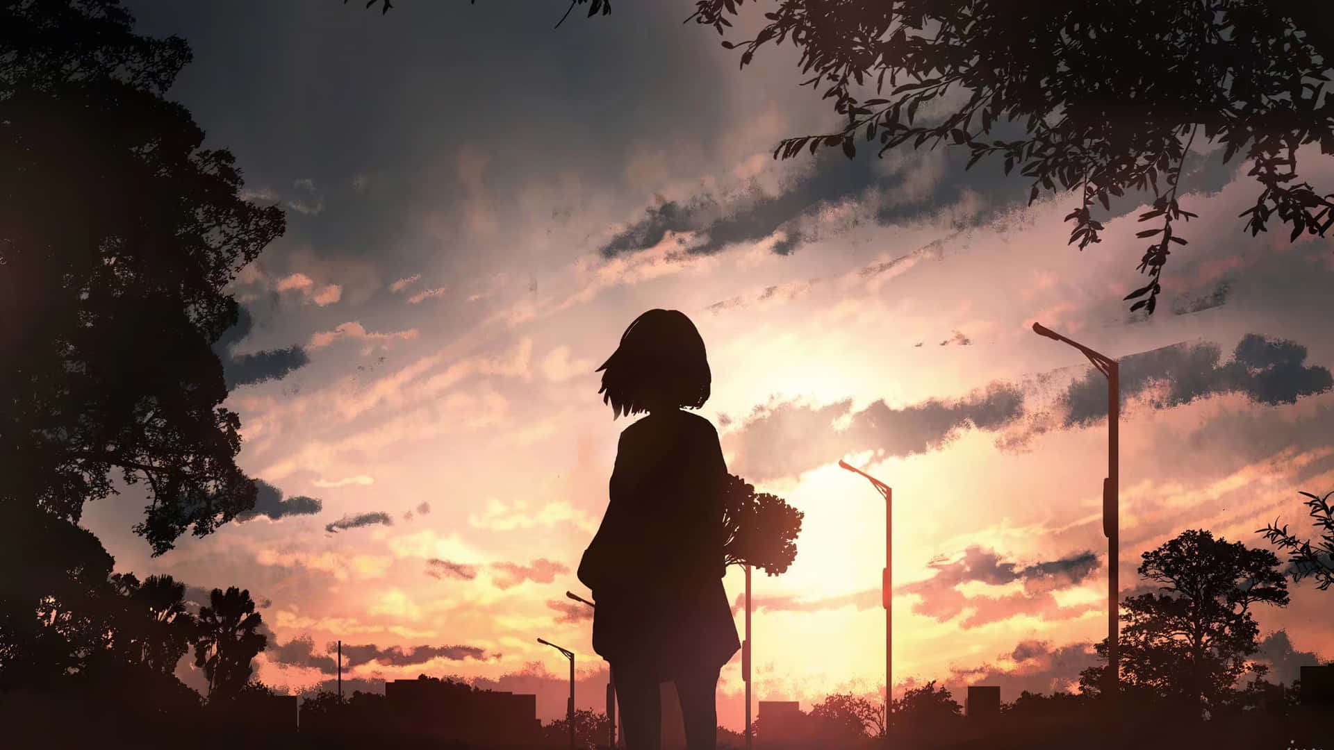 動漫女孩 桌布 壁紙 — 一個拿著花的女孩的剪影，站在由樹枝和街燈框住的充滿活力的日落天空下。