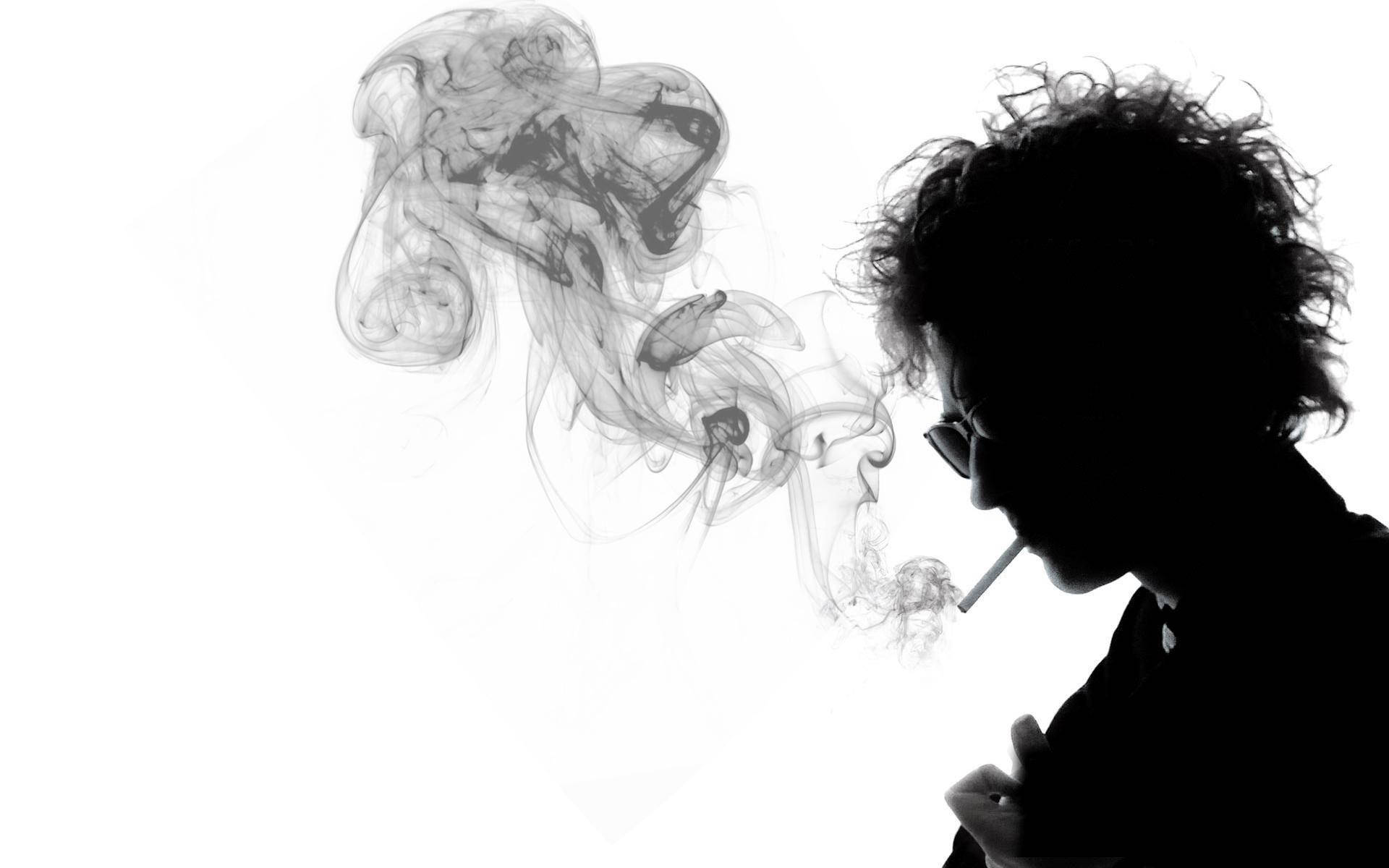 黑白 桌布 壁紙 — 一個捲髮人物在純白背景上吸煙的剪影，煙霧繚繞。