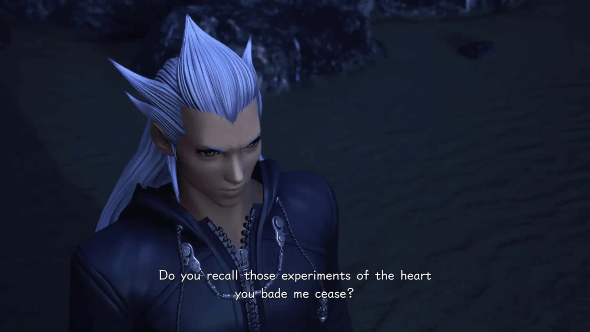 Ansem Seeker Of Darkness 桌布 壁紙 — 一個擁有尖刺藍色頭髮和深色衣服的角色，站在昏暗、充滿水的環境中，帶有對話文字疊加。