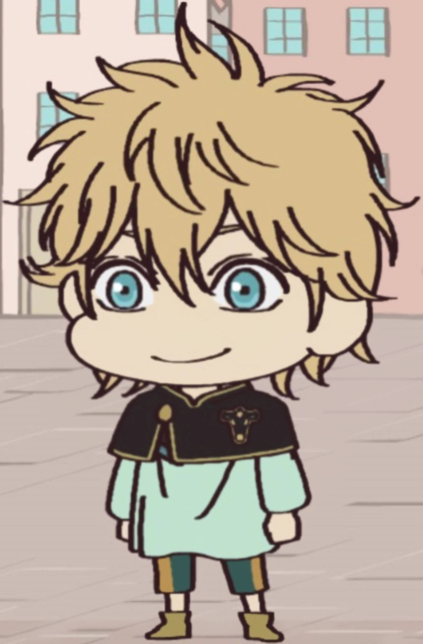 Luck Voltia 桌布 壁紙 — 一個擁有尖刺金髮和明亮藍眼睛的Q版動畫男孩在風格化的城鎮街道上微笑。