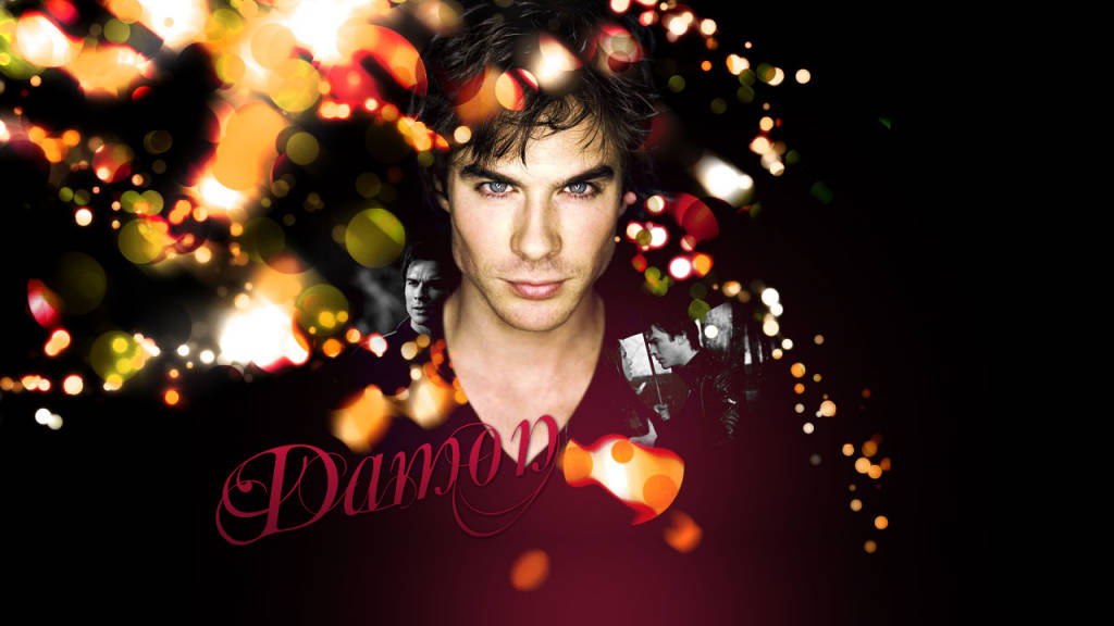 Damon Salvatore 桌布 壁紙 — 一個擁有強烈藍色眼睛的男人在黑暗背景中，被發光的溫暖散景燈光包圍，凝視前方。