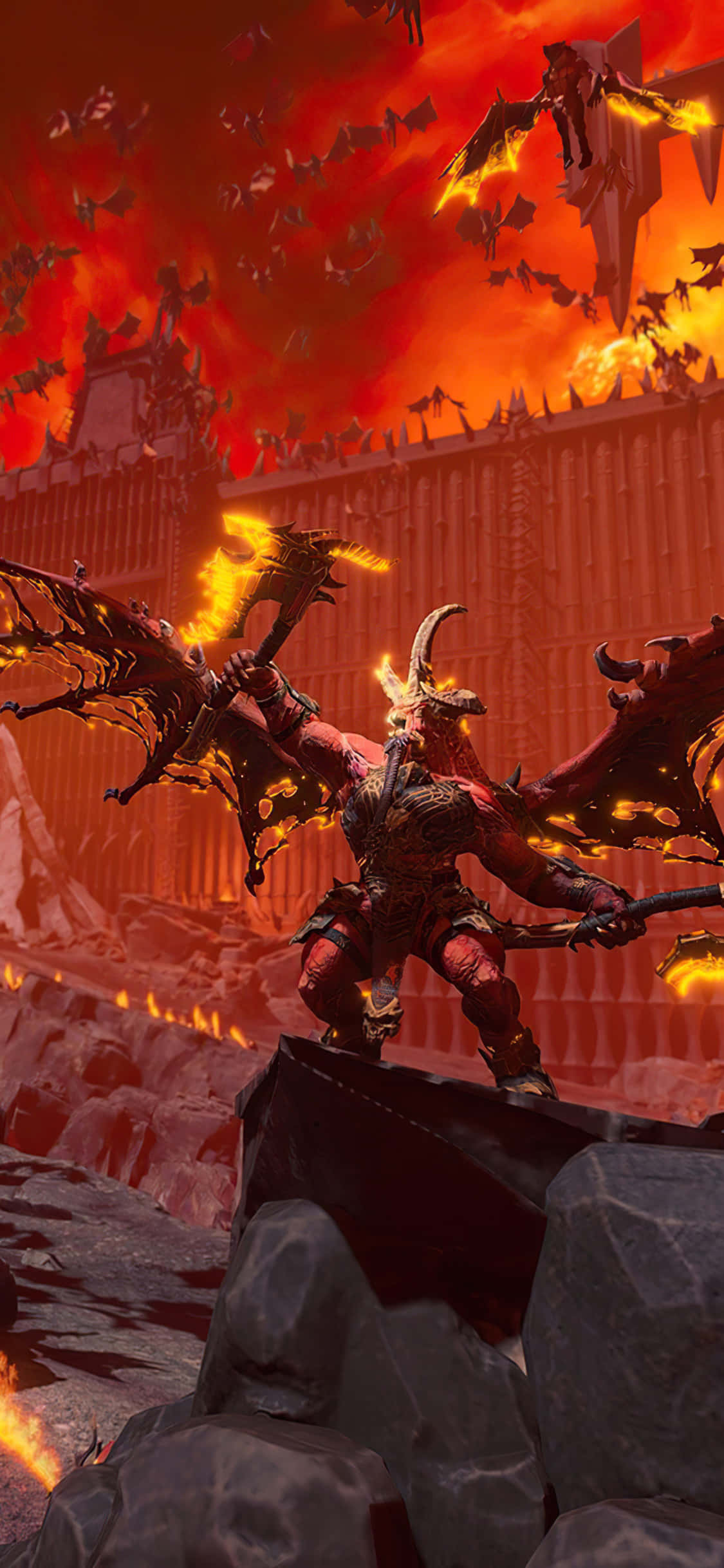 iPhone X Total War Warhammer 桌布 壁紙 — 一個擁有火焰翅膀和角的惡魔戰士站在崎嶇的岩石上，背景是充滿飛行怪物的燃燒紅色天空。