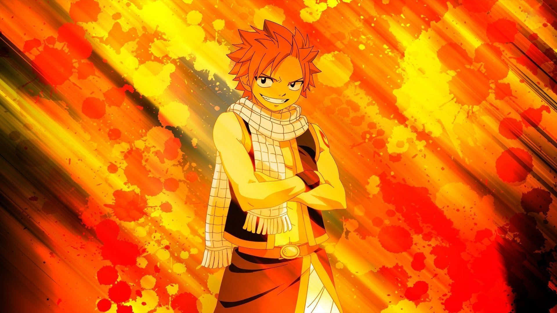 natsu dragneel 桌布 壁紙 — 一個擁有火紅頭髮的動漫男孩交叉雙臂，自信地站在動態的橙色和黃色潑濺背景前。