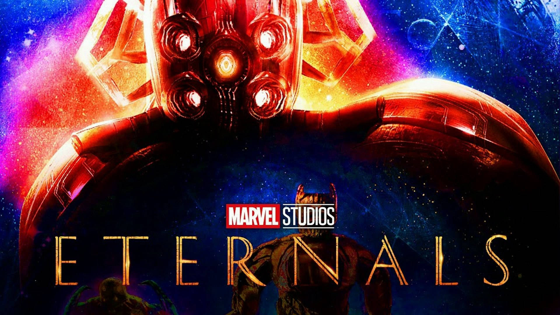 Eternals 桌布 壁紙 — 一個擁有發光眼睛和金色盔甲的宇宙超級英雄站在充滿活力的星雲背景前，標題為Eternals。