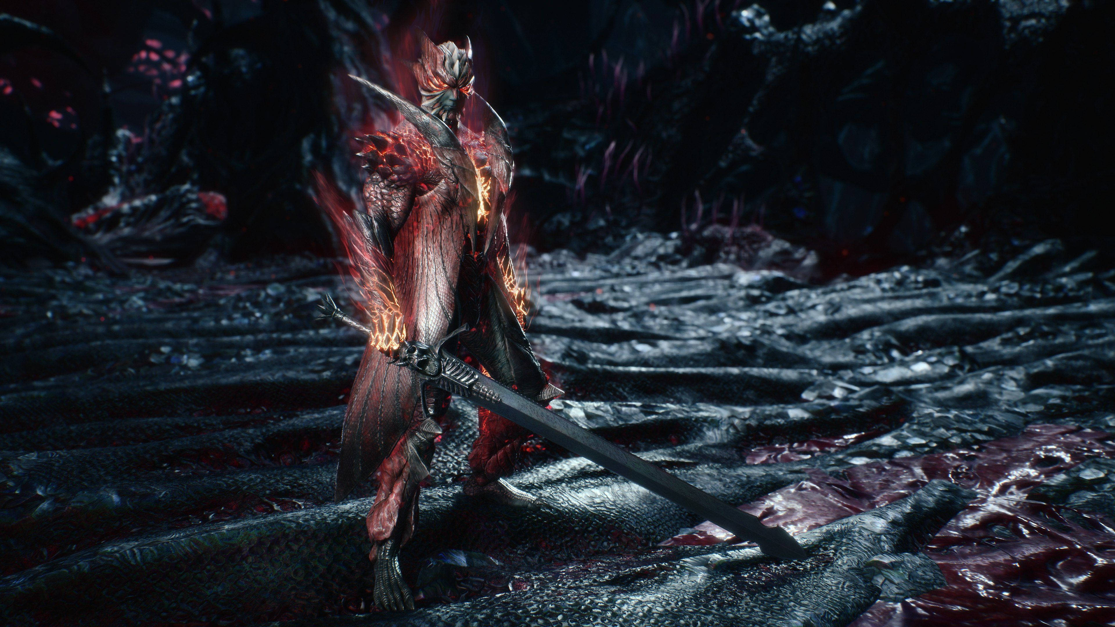 Devil May Cry 5 桌布 壁紙 — 一個擁有發光紅色翅膀和盔甲的惡魔戰士，手持巨劍，站在黑暗、血跡斑斑的戰場上。