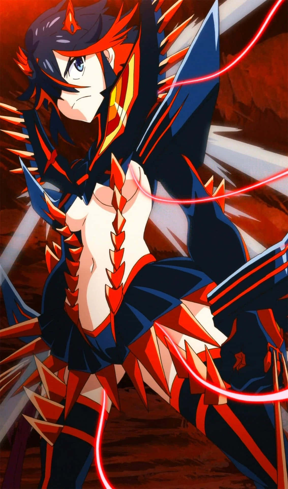 Kill La Kill Senketsu 桌布 壁紙 — 一個擁有紅色和黑色尖刺頭髮及發光紅色能量線條的動漫角色，在熾熱的背景前擺出動態姿勢。