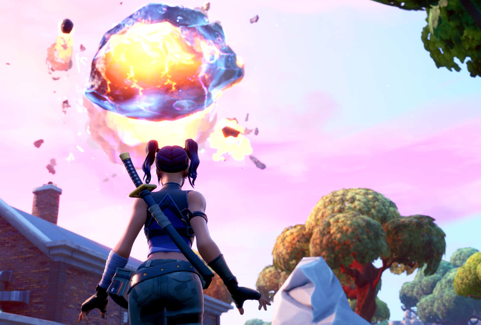 桌布 壁紙 — 一個擁有紫色雙馬尾的Fortnite角色站在色彩繽紛的卡通村莊中，面對一個發光的火球。