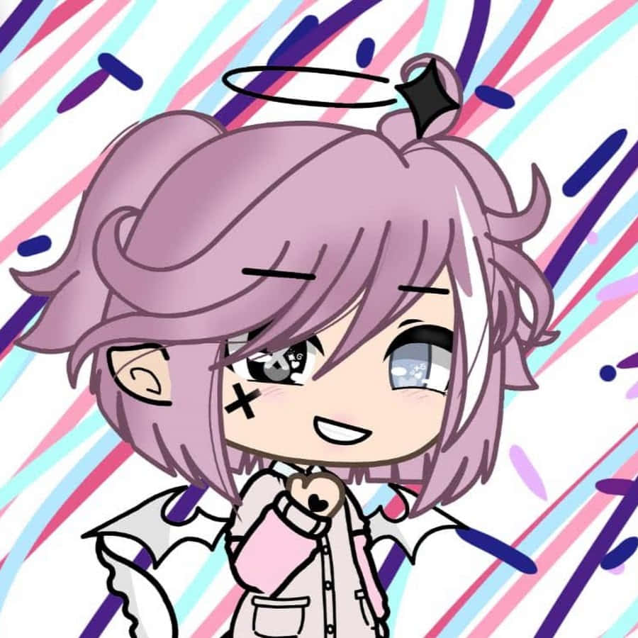 Gacha 桌布 壁紙 — 一個擁有紫色頭髮和天使翅膀的Q版動漫角色在充滿活力的條紋背景前微笑。