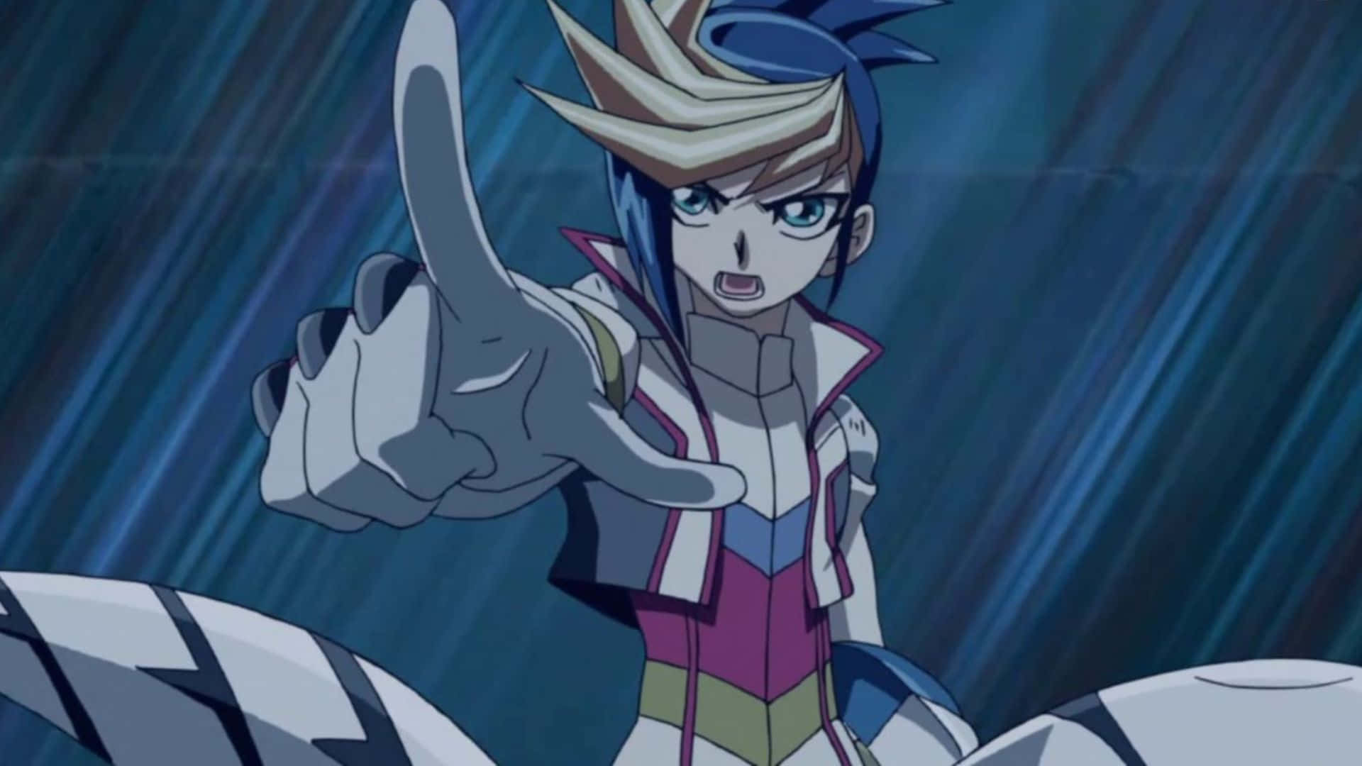 Yu-gi-oh Yugo 桌布 壁紙 — 一個擁有藍白頭髮的動漫角色，在帶有條紋的藍色背景前堅定地向前指。