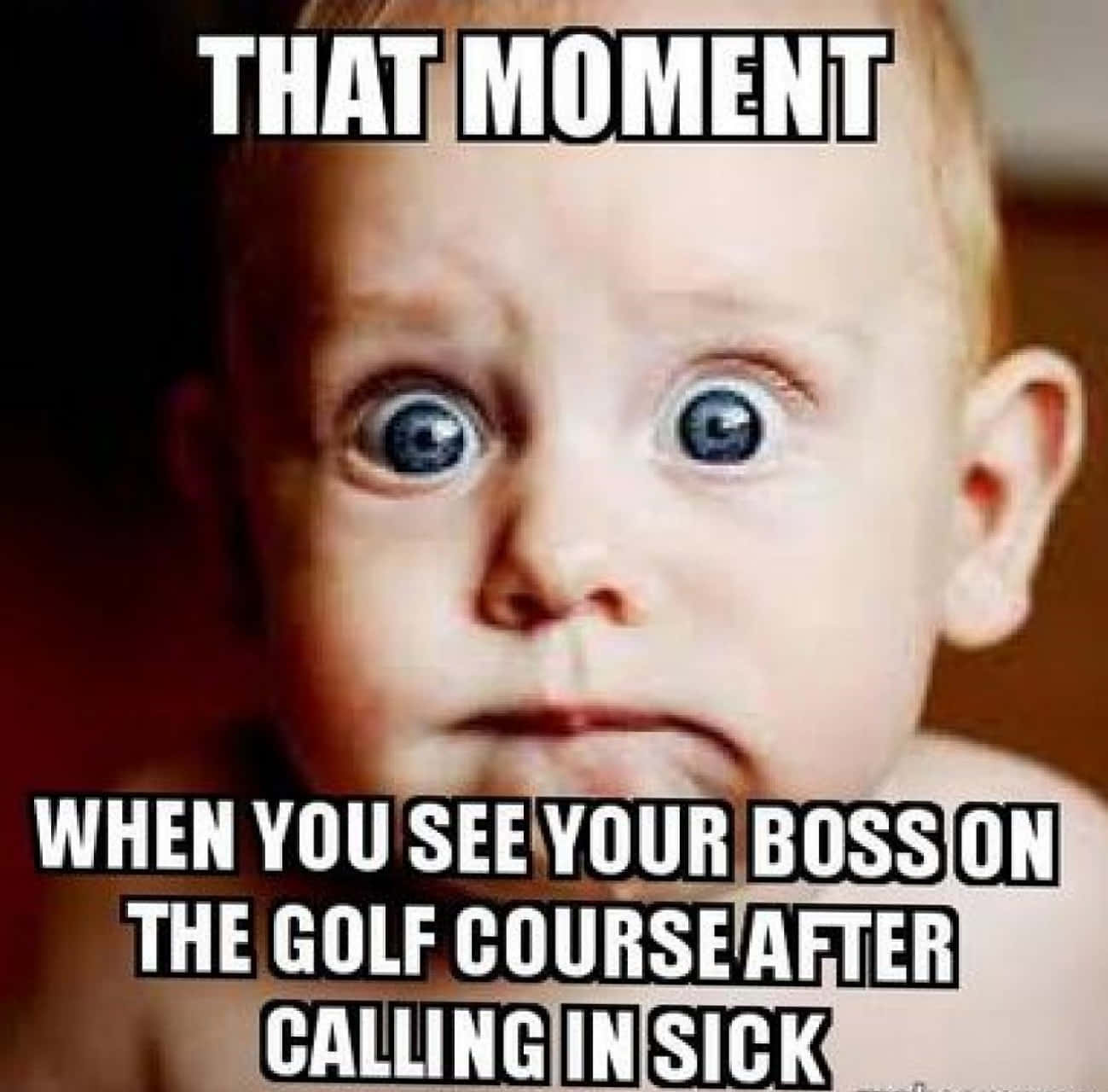 Memes Pics Funny 桌布 壁紙 — 一個擁有藍色大眼睛和向下嘴巴的嬰兒震驚地盯著相機。