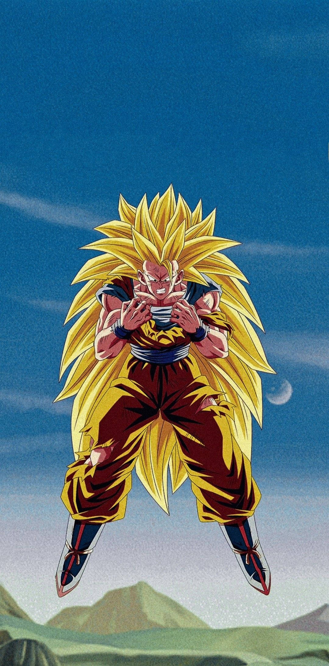 Goku Ssj3 桌布 壁紙 — 一個擁有金色尖刺頭髮的強大動漫角色，在藍天和彎月下漂浮在山地景觀之上。