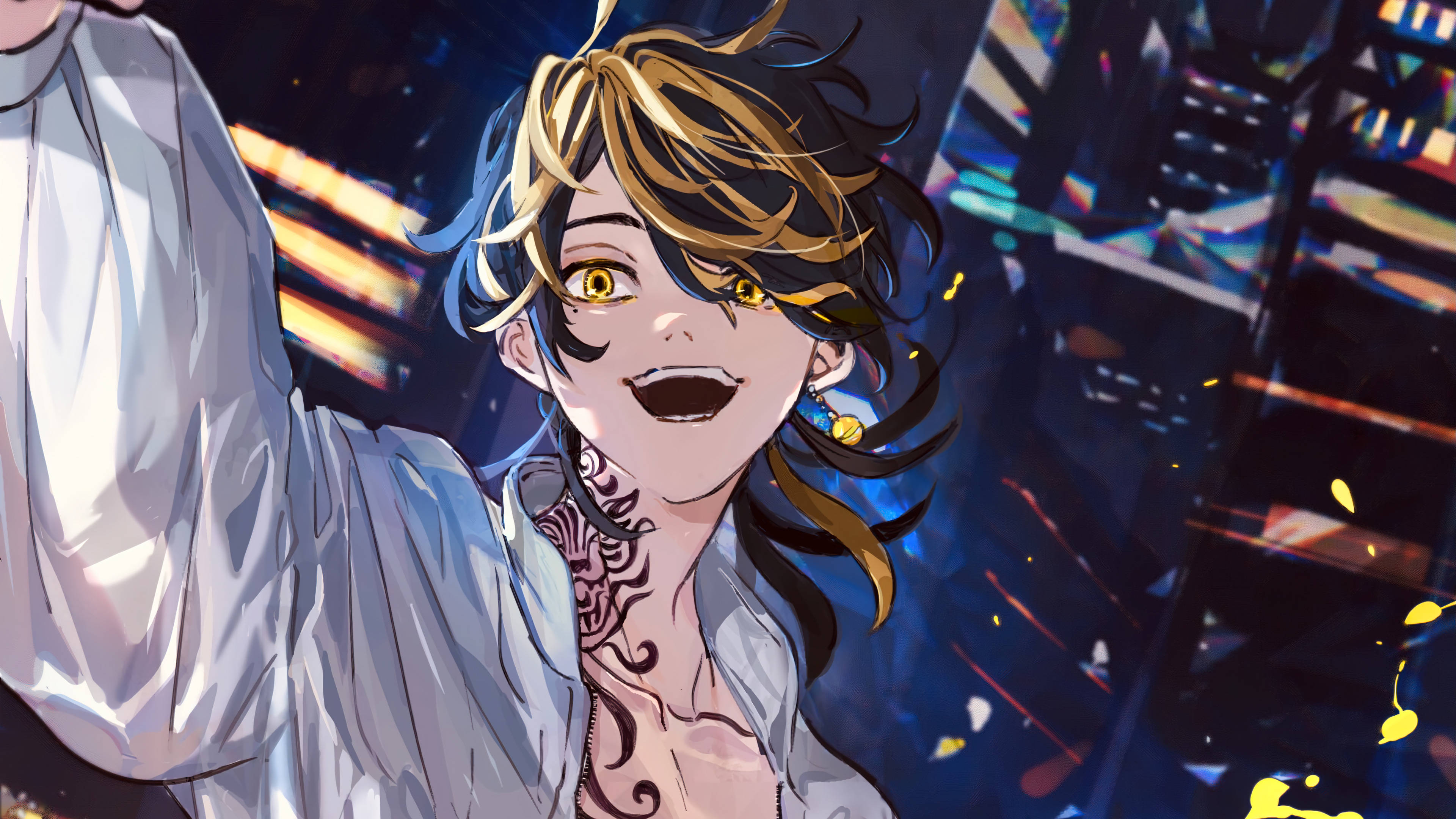 kazutora hanemiya 桌布 壁紙 — 一個擁有金色眼睛和混合髮色的開朗動漫角色，在夜晚充滿活力的霓虹城市景觀前自拍。