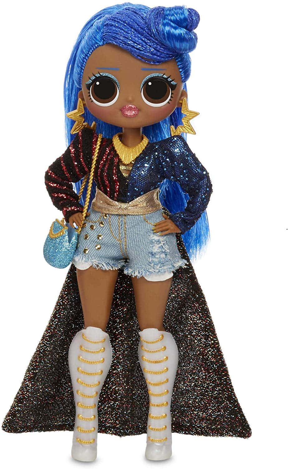 Lol Doll 桌布 壁紙 — 一個擁有鮮豔藍色頭髮和閃亮服裝的娃娃，在白色背景前自信地擺姿勢。