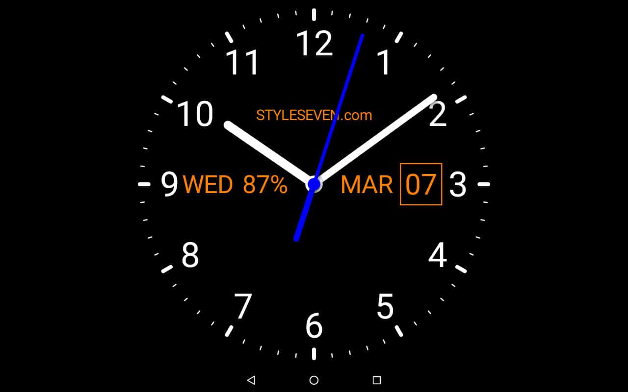 Clock 桌布 壁紙 — 一個數位時鐘面，白色數字和指針在黑色背景上顯示10:10，帶有橙色日期和電池指示器。