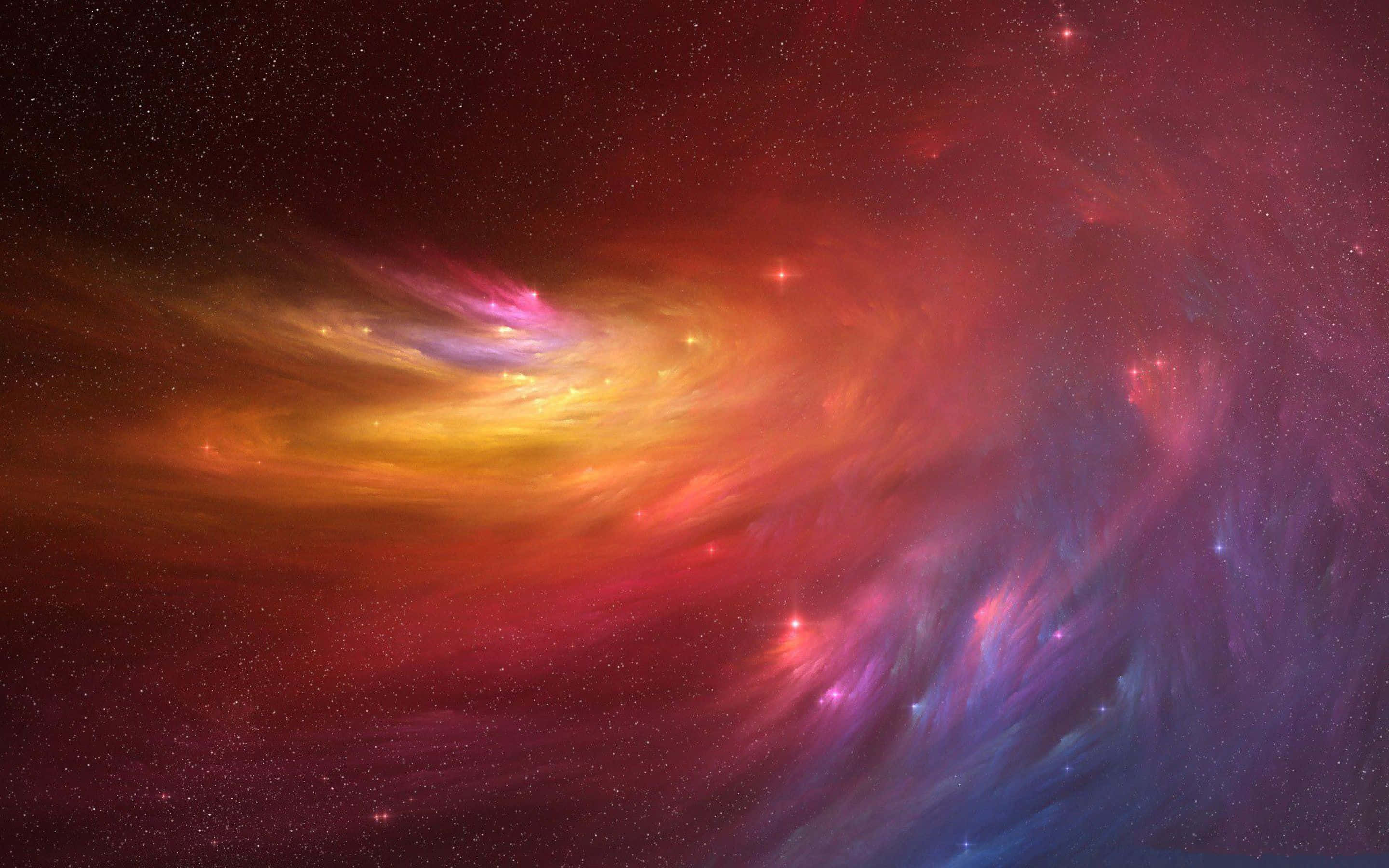 粉紅銀河 桌布 壁紙 — 一個旋轉的宇宙星雲在星空中散發出火紅、橙色和紫色的光芒。
