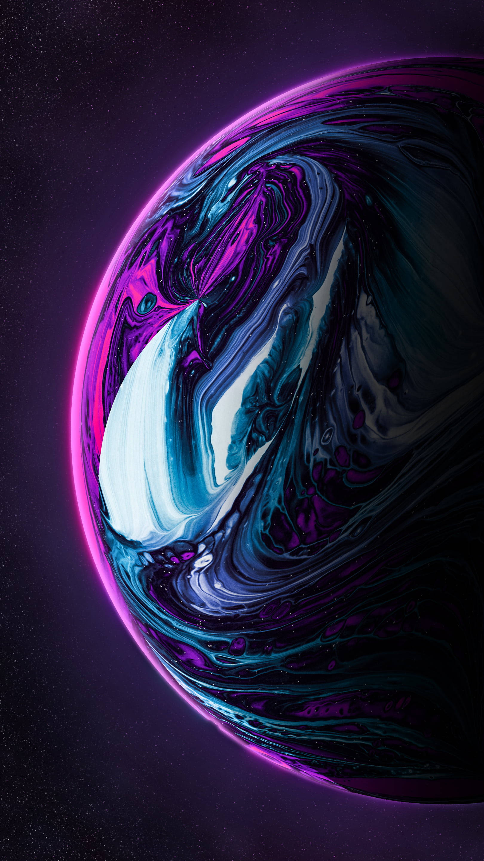iPhone 桌布 壁紙 — 一個旋轉的宇宙球體，帶有充滿活力的紫色和藍綠色液體圖案，在繁星點點的黑暗太空背景下發光。