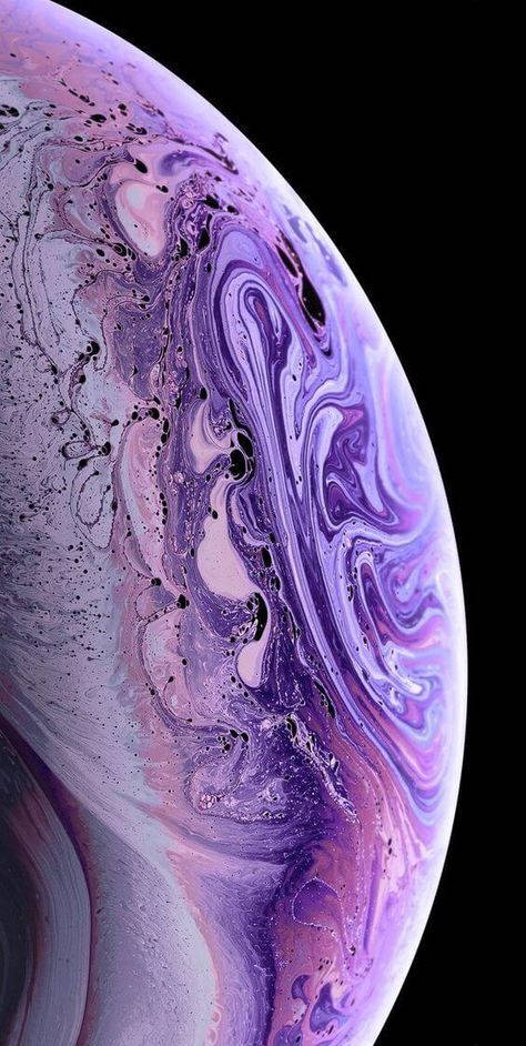 行星動畫 桌布 壁紙 — 一個旋轉的宇宙球體，帶有鮮豔的紫色、粉紅色和白色星雲，背景是漆黑的虛空。
