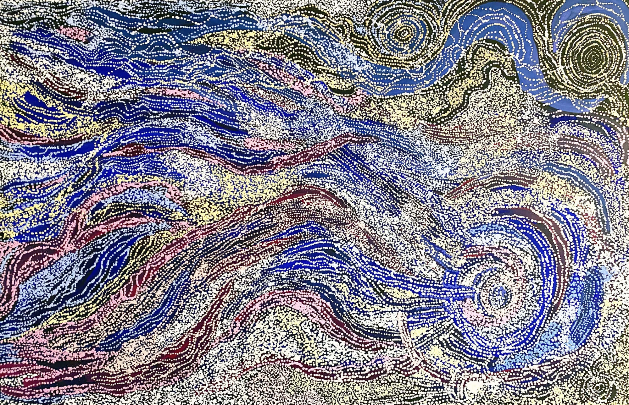 Aboriginal 桌布 壁紙 — 一個旋轉的宇宙風暴，以充滿活力的珠子呈現，帶有電光藍、粉紅和黃色，背景是星光閃爍的銀色。