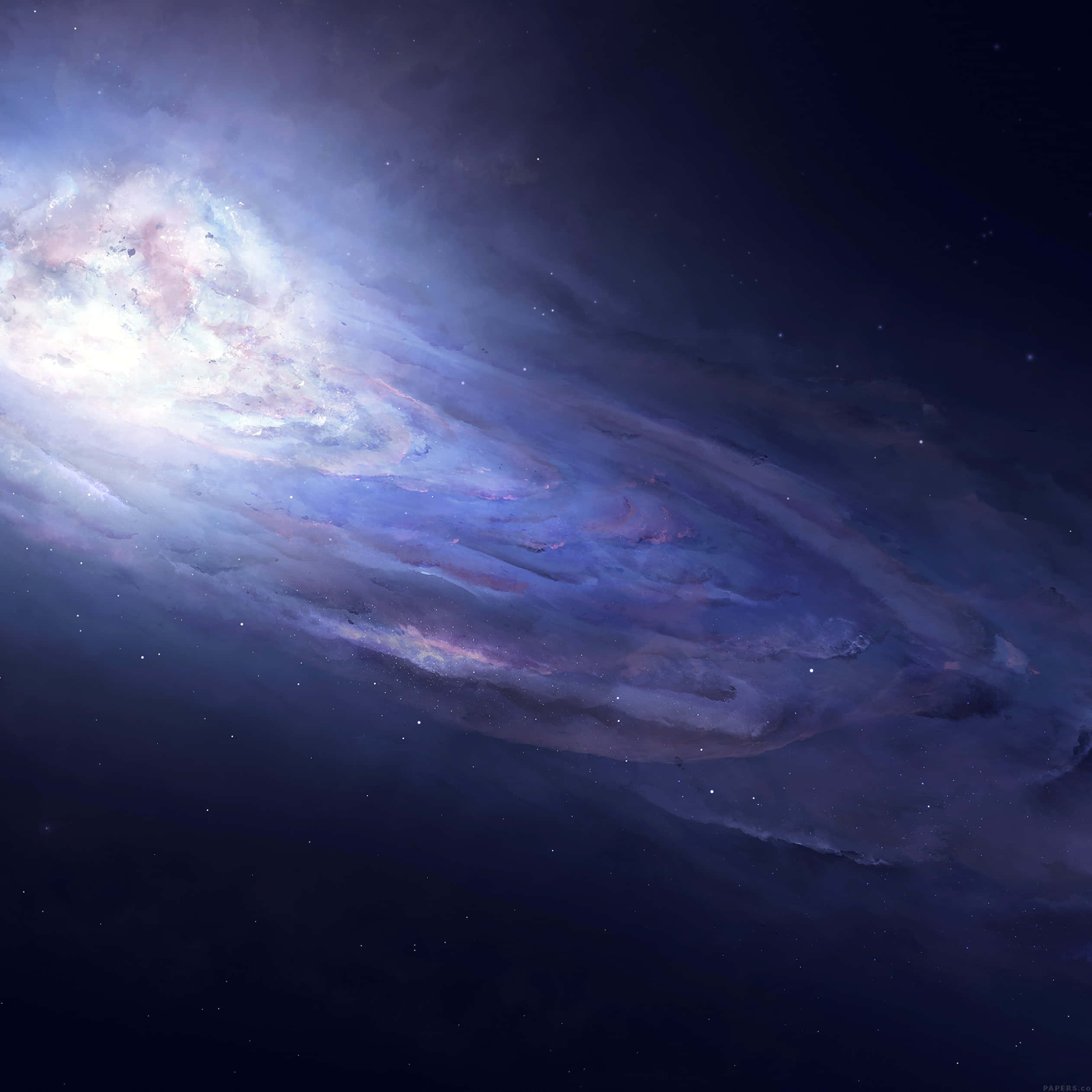太空 桌布 壁紙 — 一個旋轉的星系，帶有發光的紫色和白色星雲，橫跨佈滿星辰的宇宙虛空。