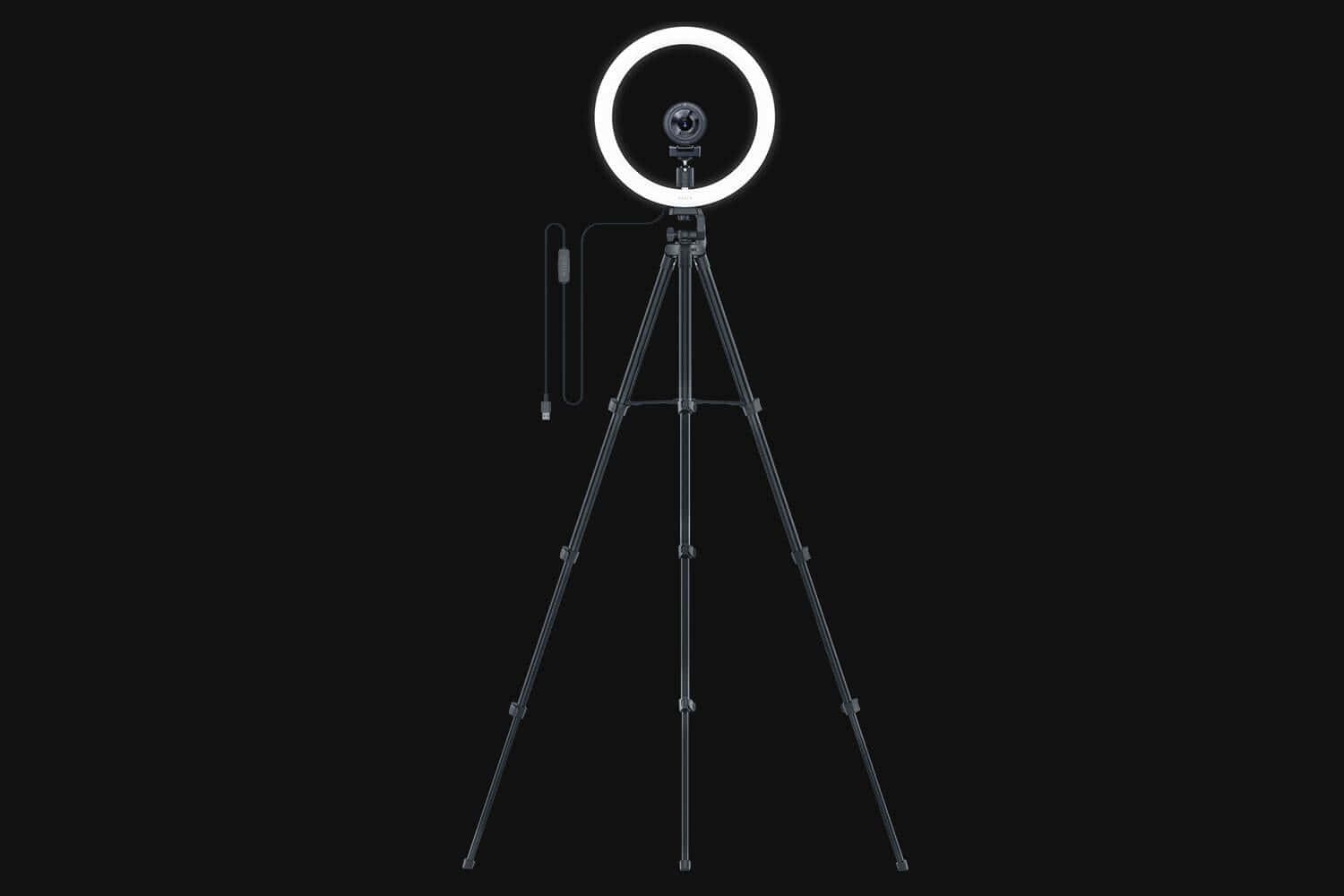 Ring Light 桌布 壁紙 — 一個明亮的白色環形燈安裝在黑色三腳架上，背景為純黑色。