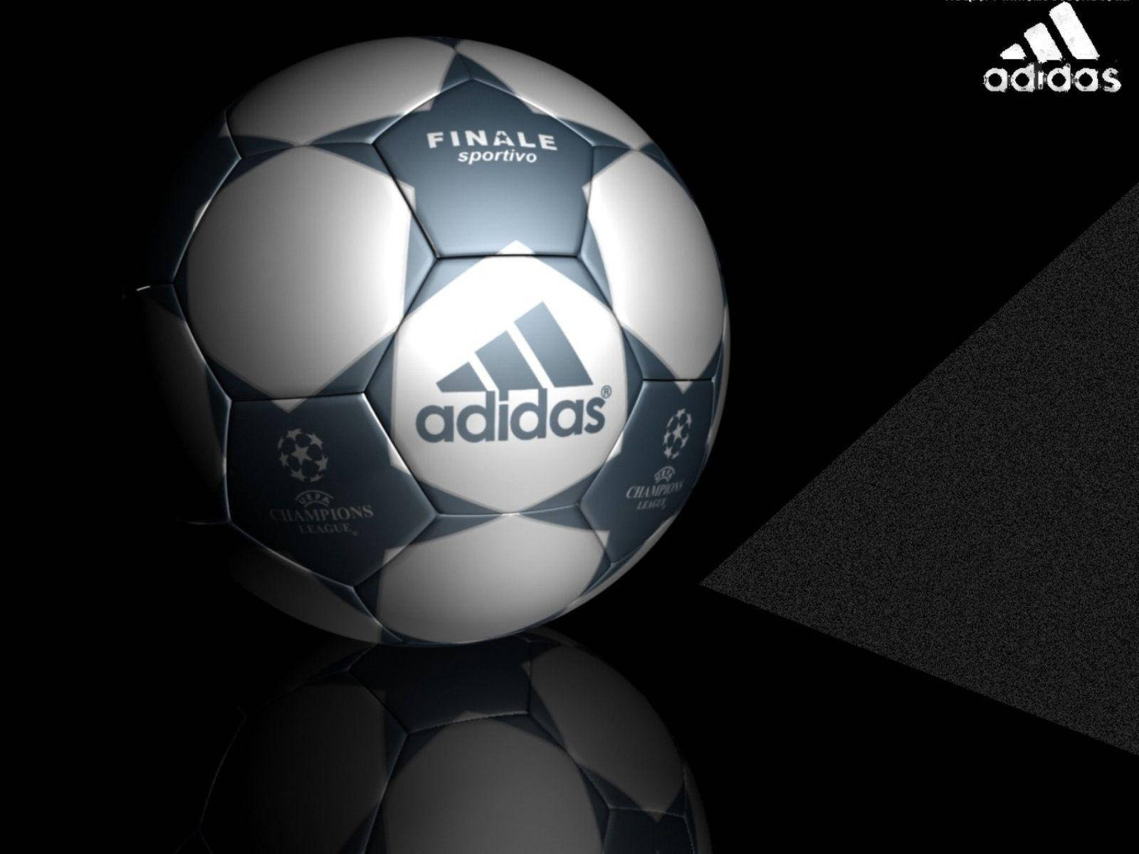 酷炫足球 桌布 壁紙 — 一個時尚的Adidas Champions League足球在聚光燈下，在帶有微妙幾何陰影的黑色反光表面上閃耀。