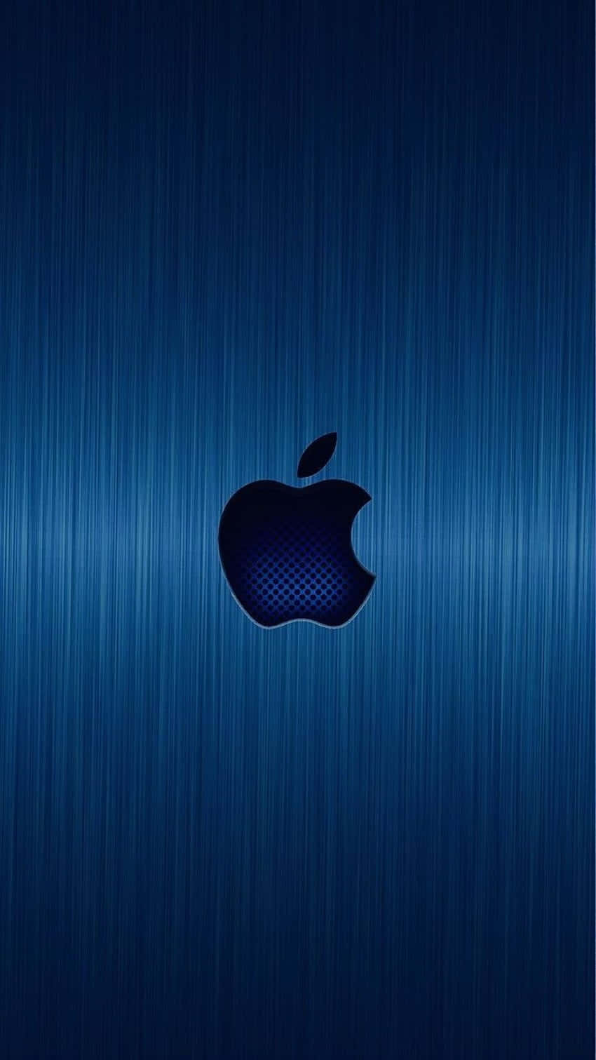 Pixel 3 Apple 桌布 壁紙 — 一個時尚的Apple標誌居中在拉絲藍色金屬背景上，帶有微妙的徑向光漸變。