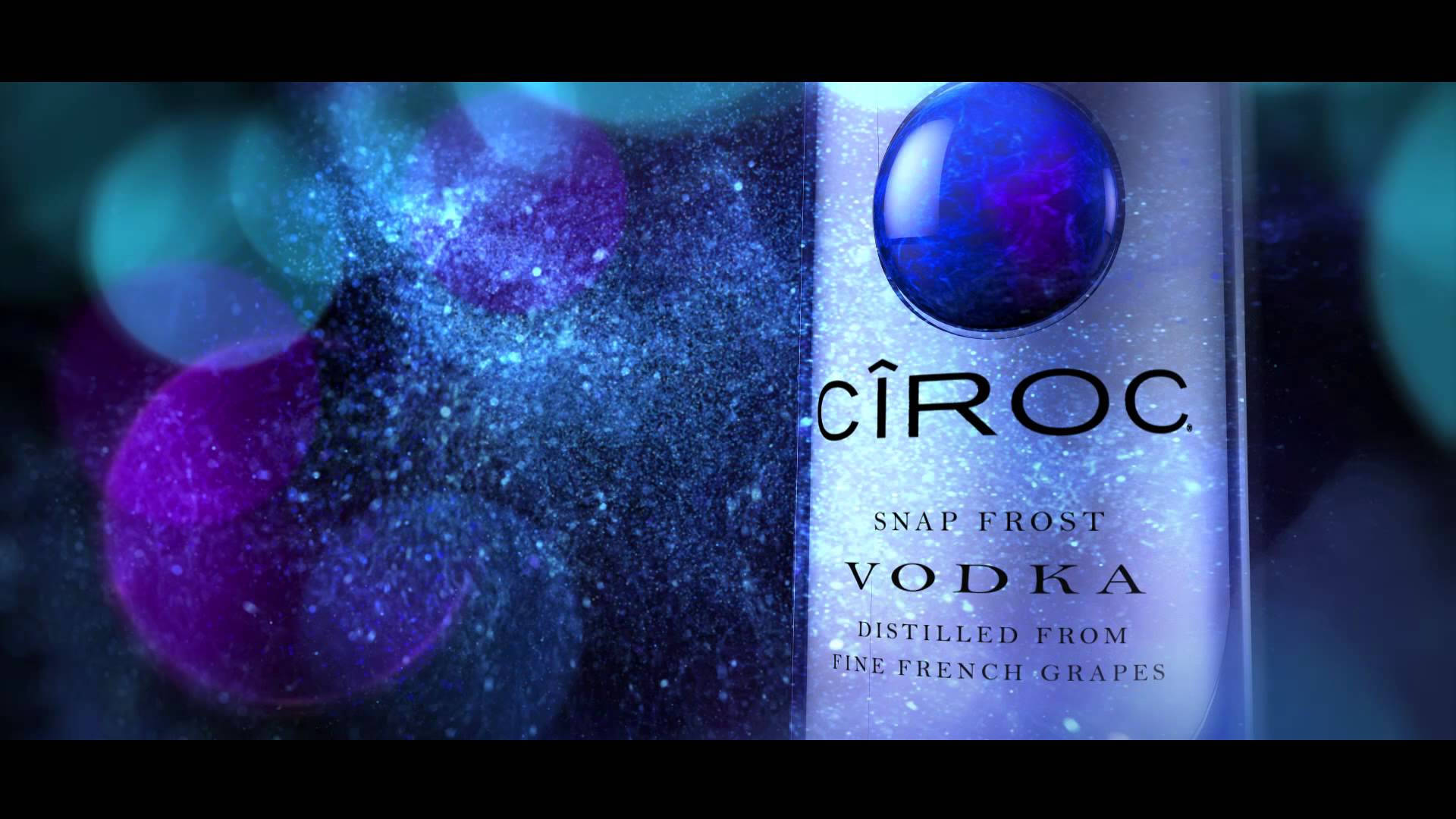 Drink 桌布 壁紙 — 一個時尚的Ciroc Snap Frost伏特加酒瓶在閃爍的藍色和紫色散景燈光的宇宙背景下發光。