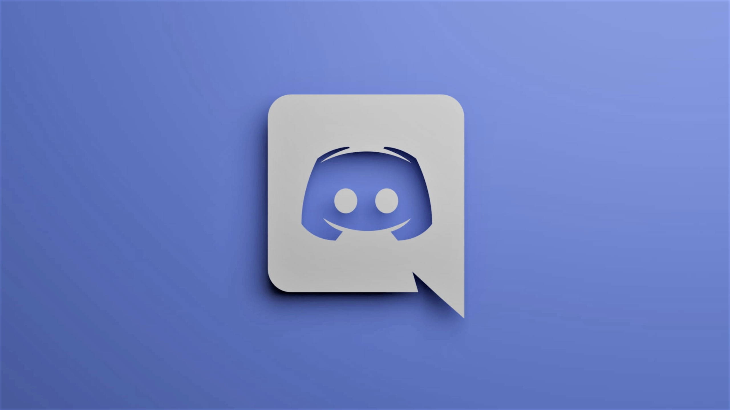 Discord 桌布 壁紙 — 一個時尚的Discord標誌圖示，在對話氣泡內有一個笑臉，背景為漸變藍色。