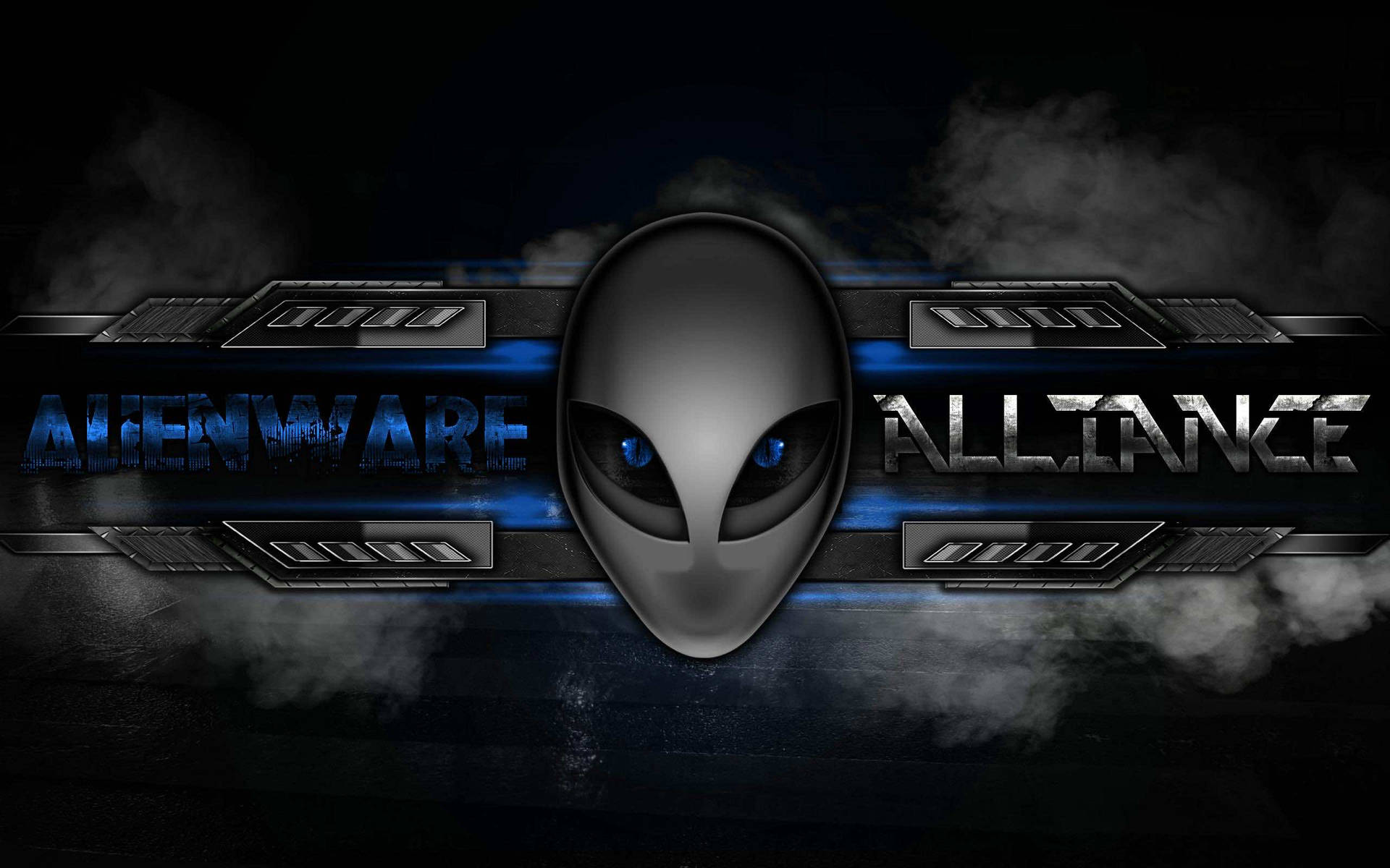 3840x2160 alienware 桌布 壁紙 — 一個時尚的外星人頭部，帶有發光的藍色眼睛，位於「ALIENWARE」和「ALLIANCE」文字之間，背景為深色煙霧效果，帶有藍色霓虹燈點綴。
