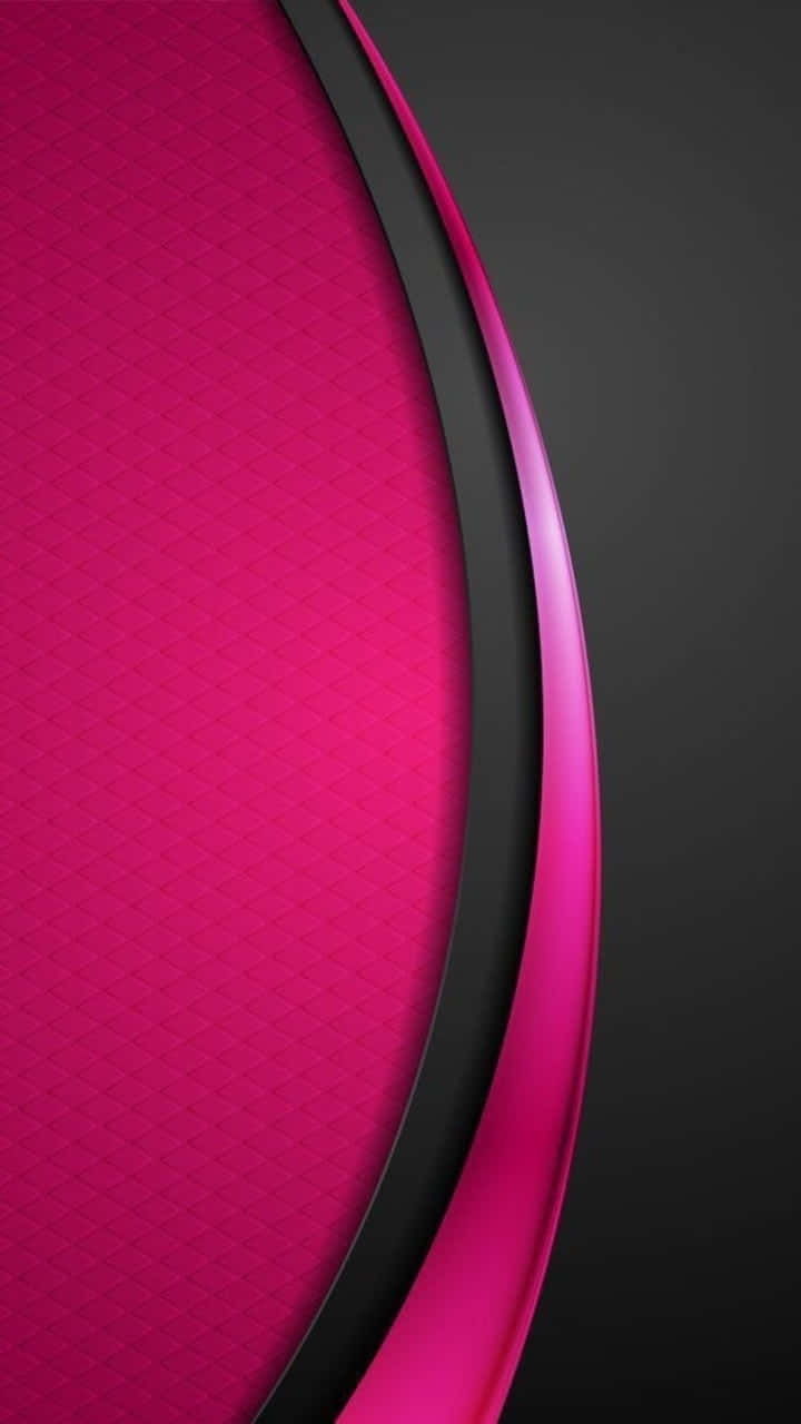 Android Material 桌布 壁紙 — 一個時尚的弧形粉紅色面板帶有鑽石紋理，在深色漸變背景上與光澤黑色邊框相遇。