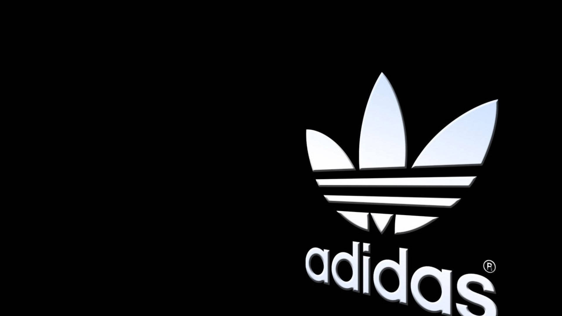 愛迪達 桌布 壁紙 — 一個時尚的白色Adidas標誌，帶有三條紋和品牌名稱，在純黑色背景上發光。