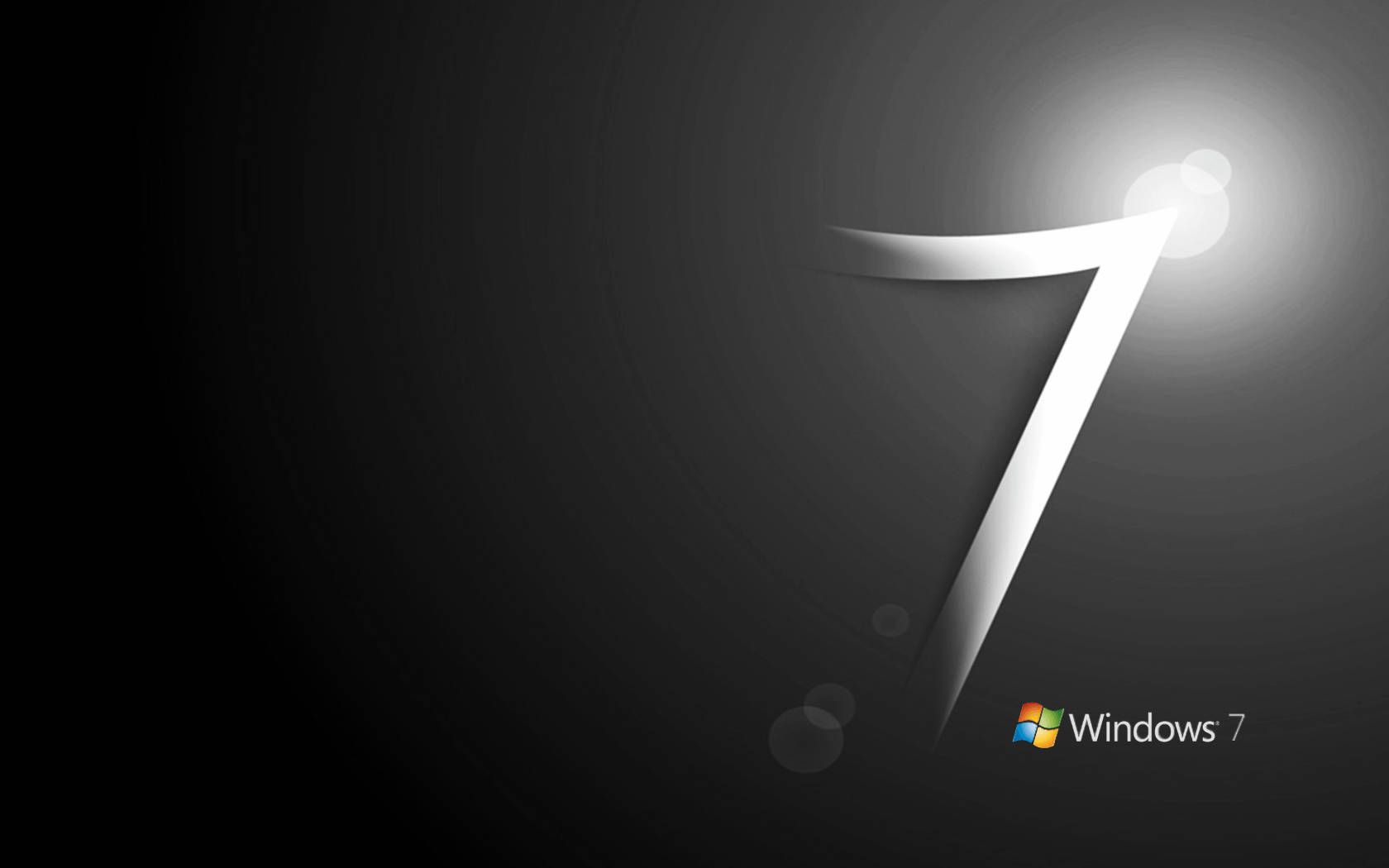 Windows 10 桌布 壁紙 — 一個時尚的白色數字七在深色漸變背景上發光，帶有柔和鏡頭光暈和角落的Windows 7標誌。