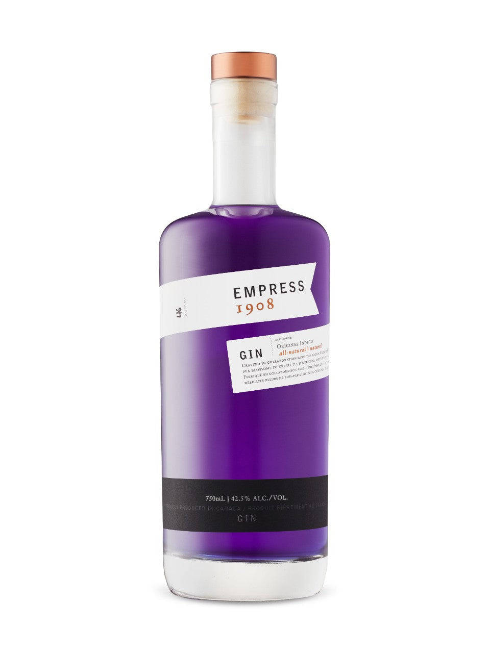 bottle 桌布 壁紙 — 一個時尚的紫色琴酒瓶，配有銅蓋和極簡標籤，孤立在乾淨的白色背景上。