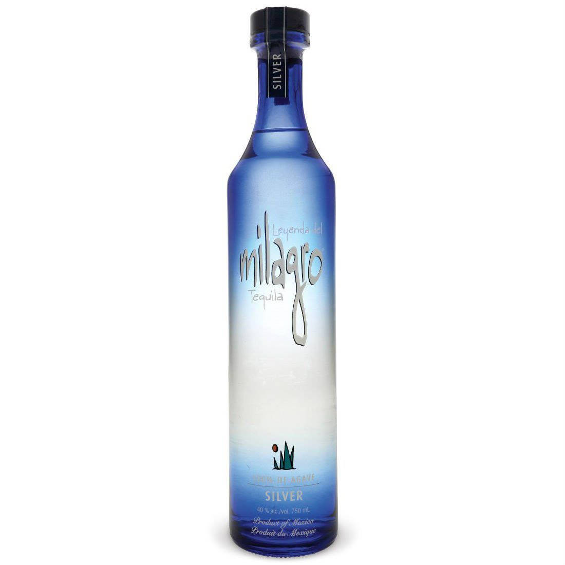 Drink 桌布 壁紙 — 一個時尚的藍色玻璃瓶 Leyenda del Milagro Silver Tequila 孤立地立在純白色背景上。