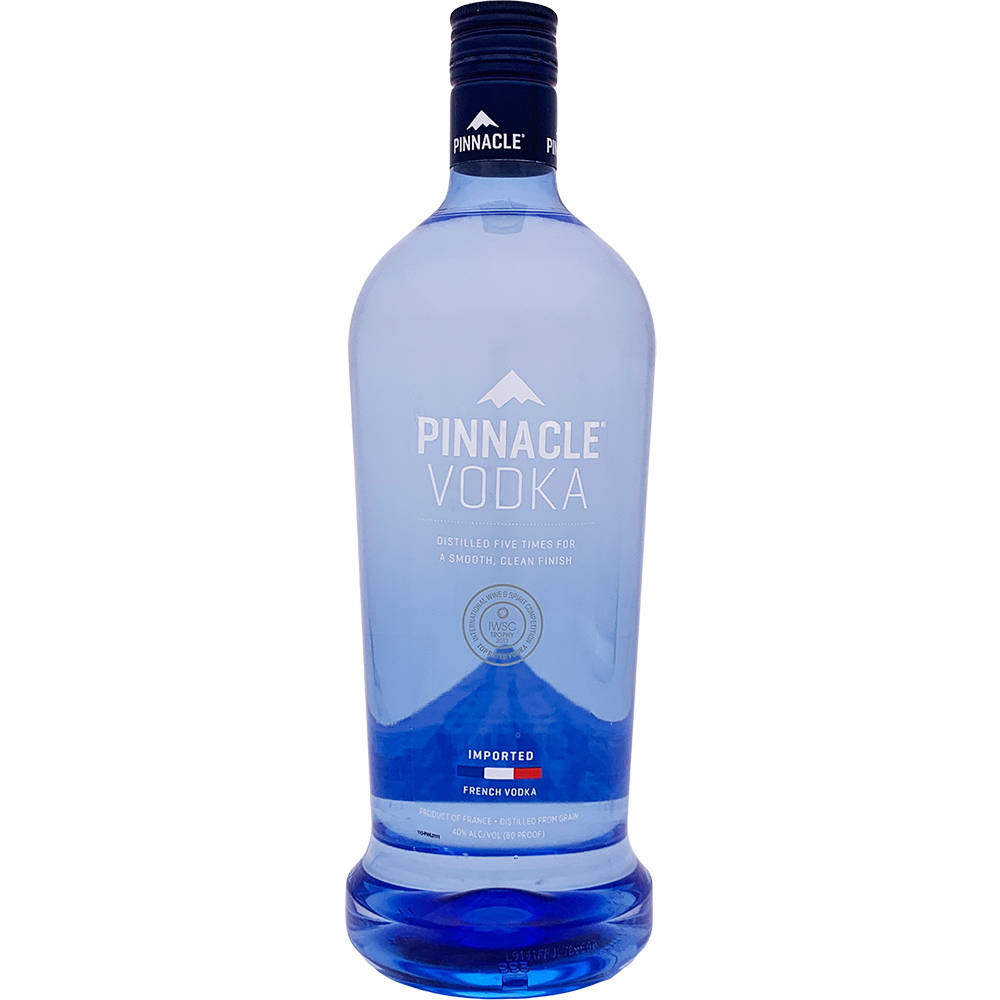 bottle 桌布 壁紙 — 一個時尚的藍色玻璃瓶裝 Pinnacle Vodka 孤立地立在純白色背景上，標籤清晰。