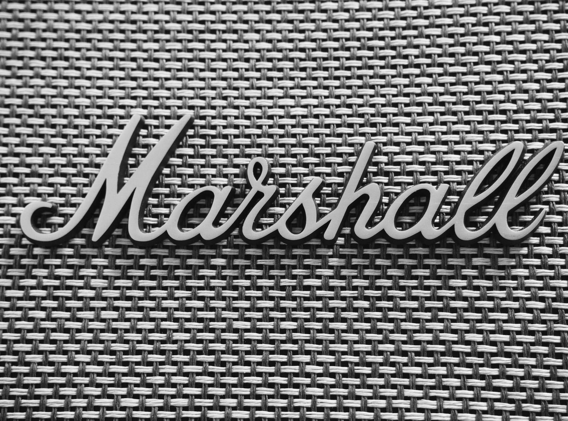 銀色 Marshall 標誌在編織灰色布料背景上 — 字型 GIF 壁紙