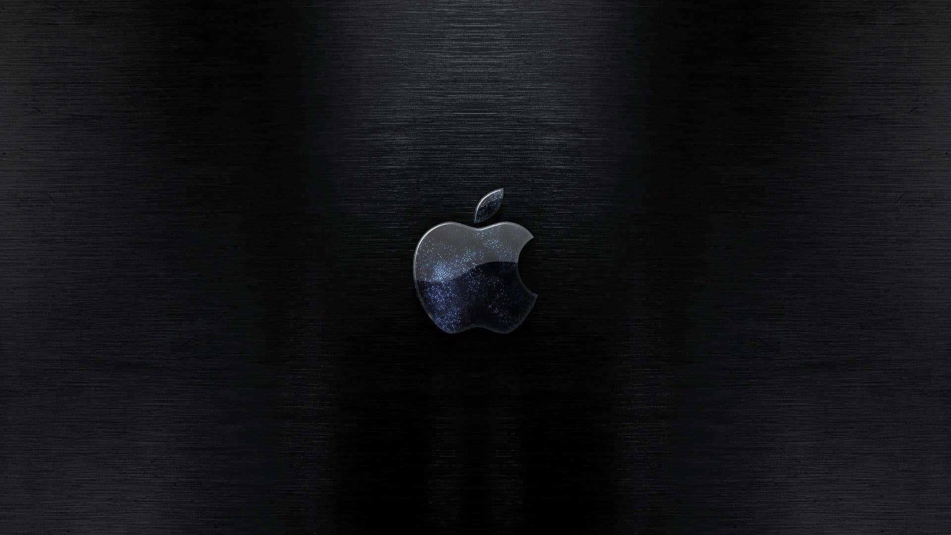 1920x1080 Apple 桌布 壁紙 — 一個時尚的銀色Apple標誌在拉絲黑色金屬背景上微妙地閃耀。